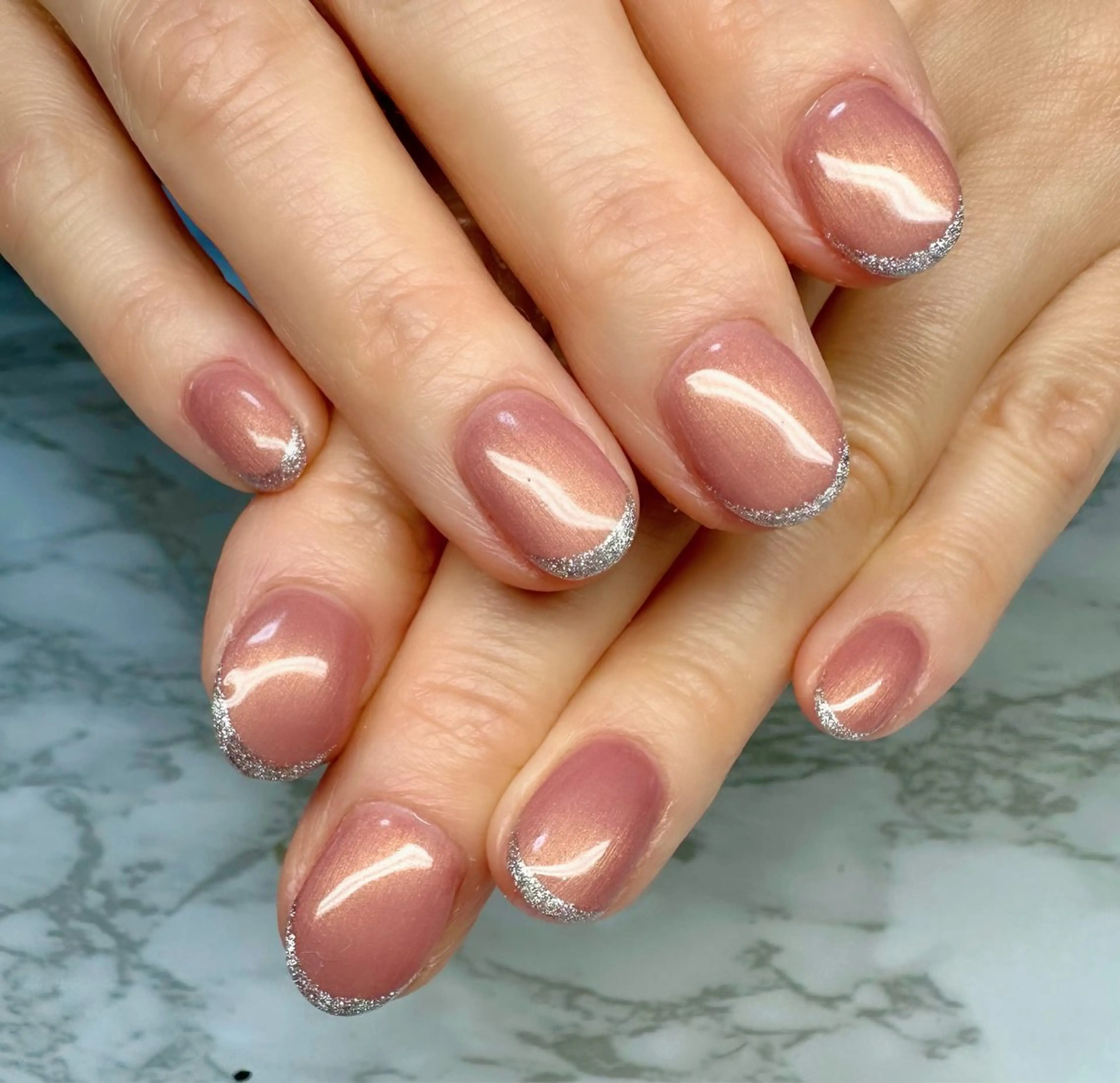 ネイル オーロラネイル ラメ(グリッター) ニュアンスネイル ワンカラーネイル 冬ネイル M.N_ nailのネイルデザイン