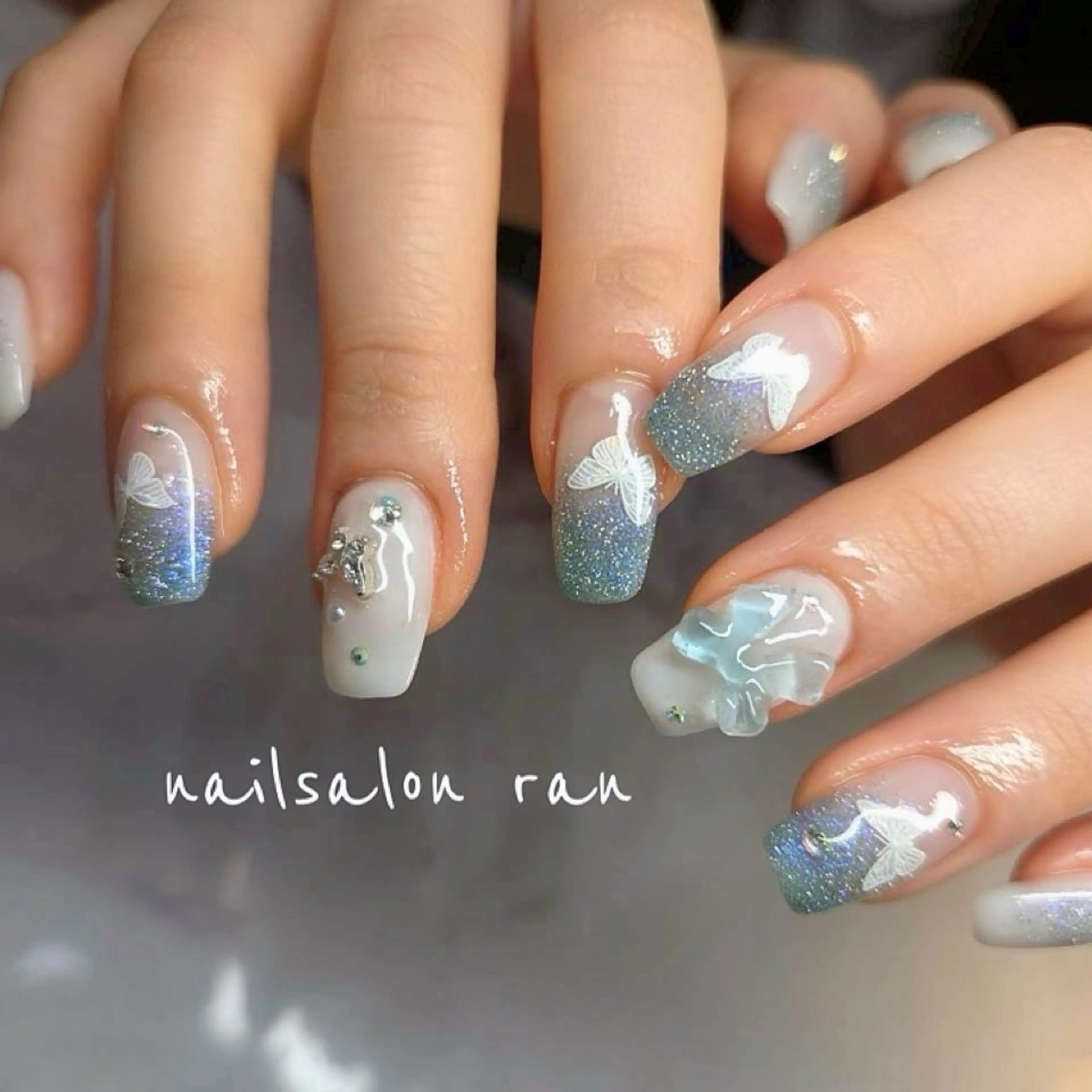 ネイル ブルー キラキラネイル リボン nailsalon ranのネイルデザイン