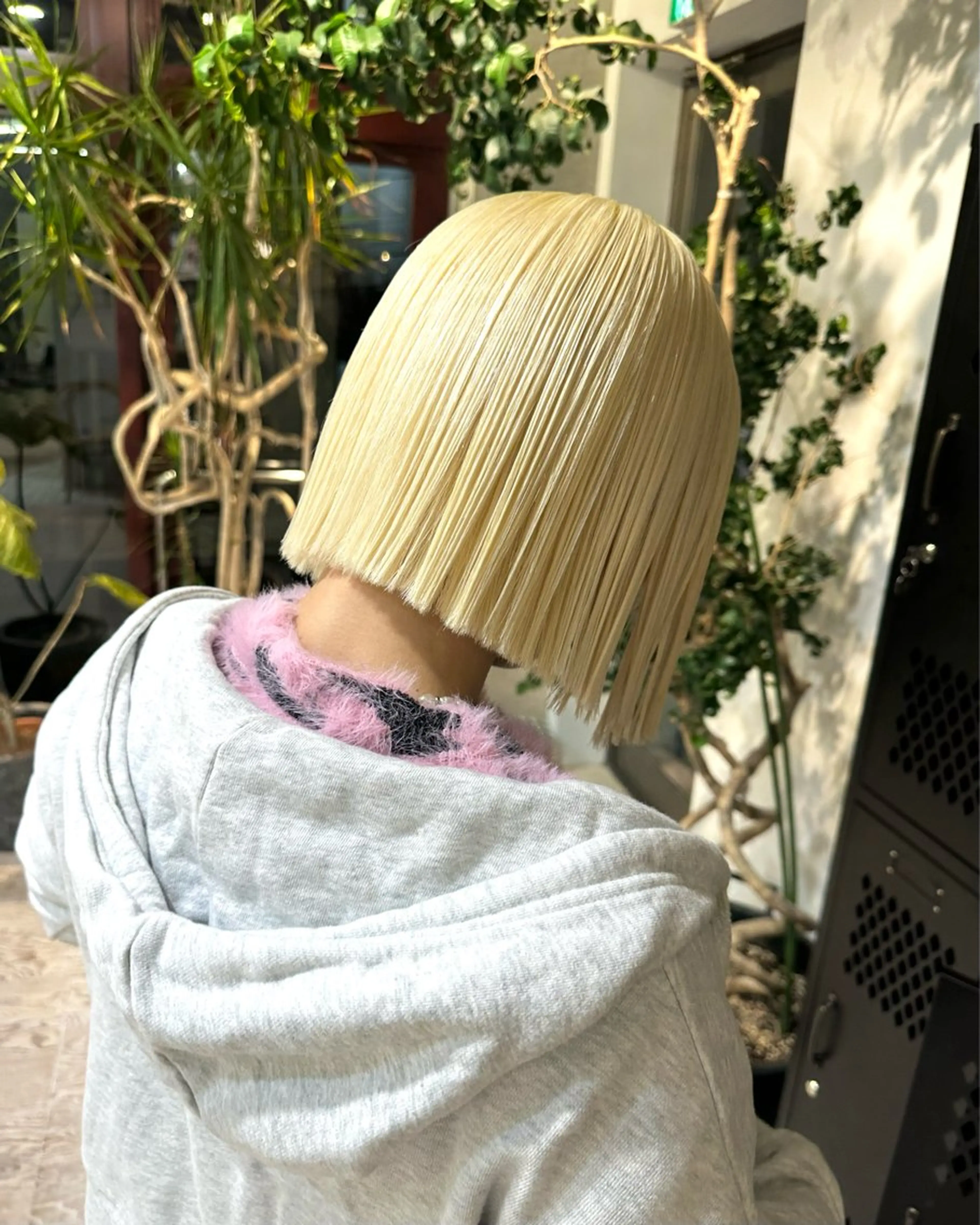 カラー 抜きっぱなしブロンド ササキカズマのヘアスタイル