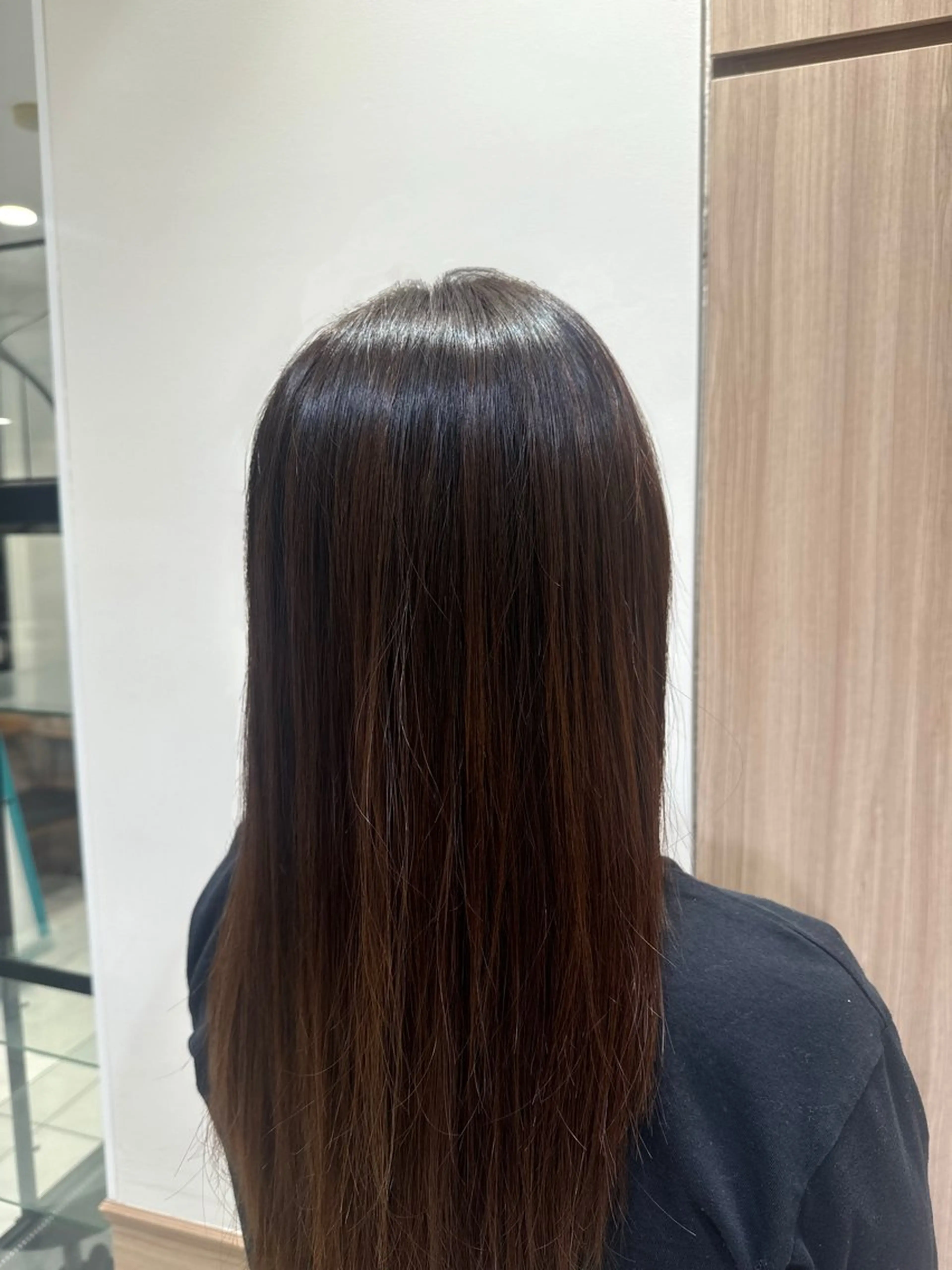 セミロング カラー 奥寺 沙菜のヘアスタイル