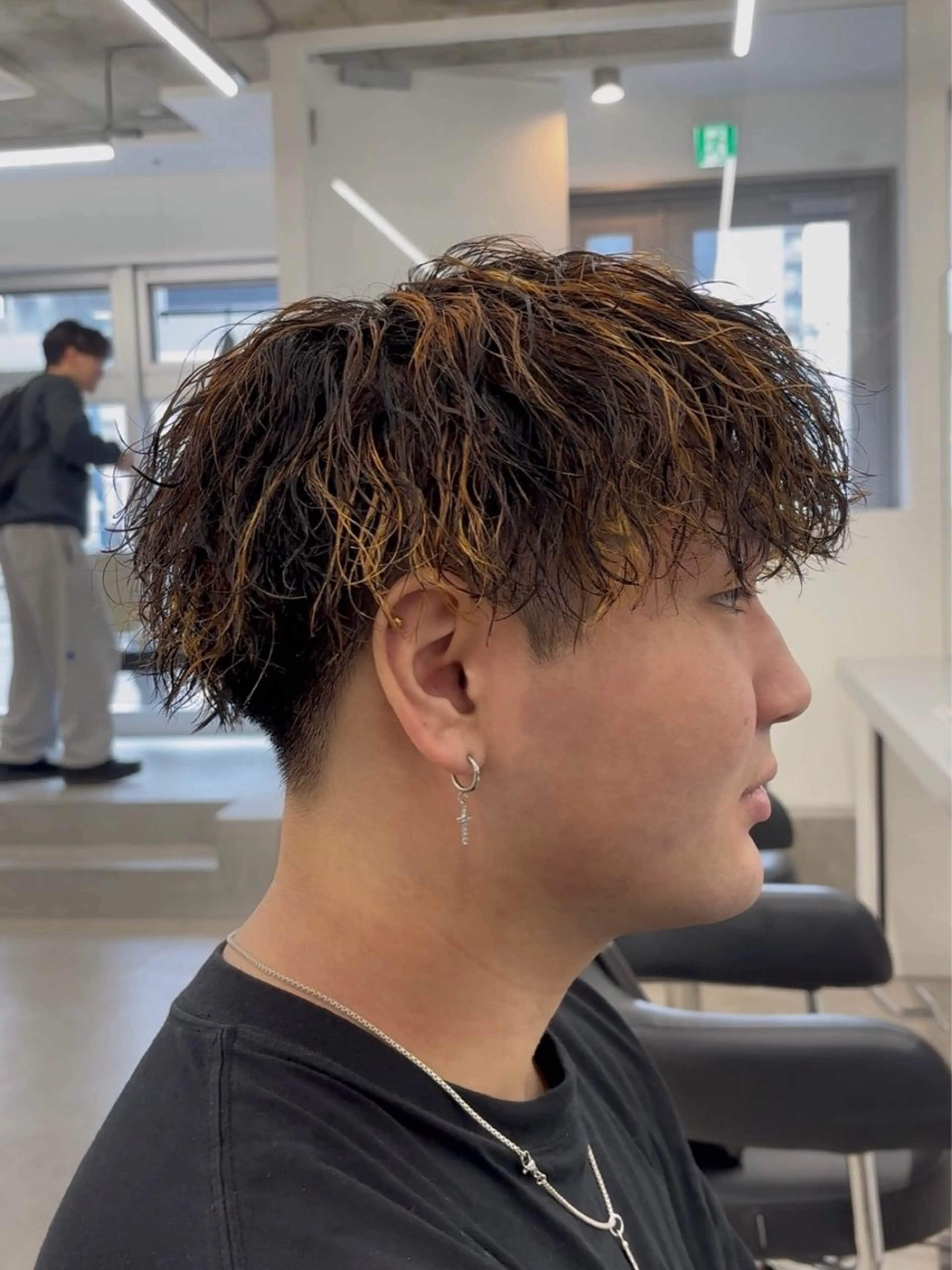 ショート パーマ メンズ メンズパーマ ツイストスパイラルパーマ スパイラルパーマ カット パーマ なりたひろと / フェザーパーマのヘアスタイル