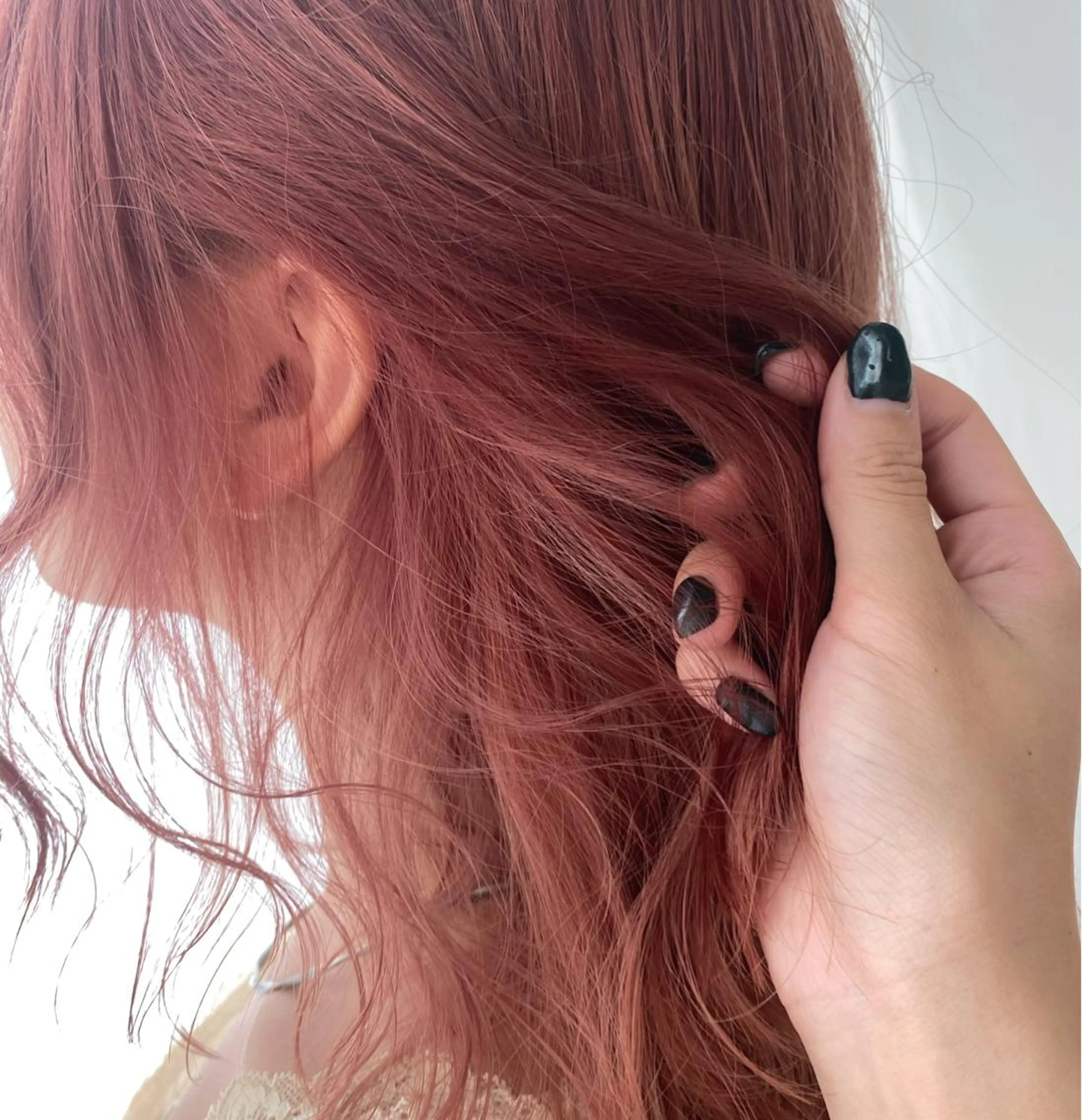 ミディアム カラー ブリーチ ケアブリーチ ピンクカラー ナツミ/透明感カラー /酸性ストレートのヘアスタイル