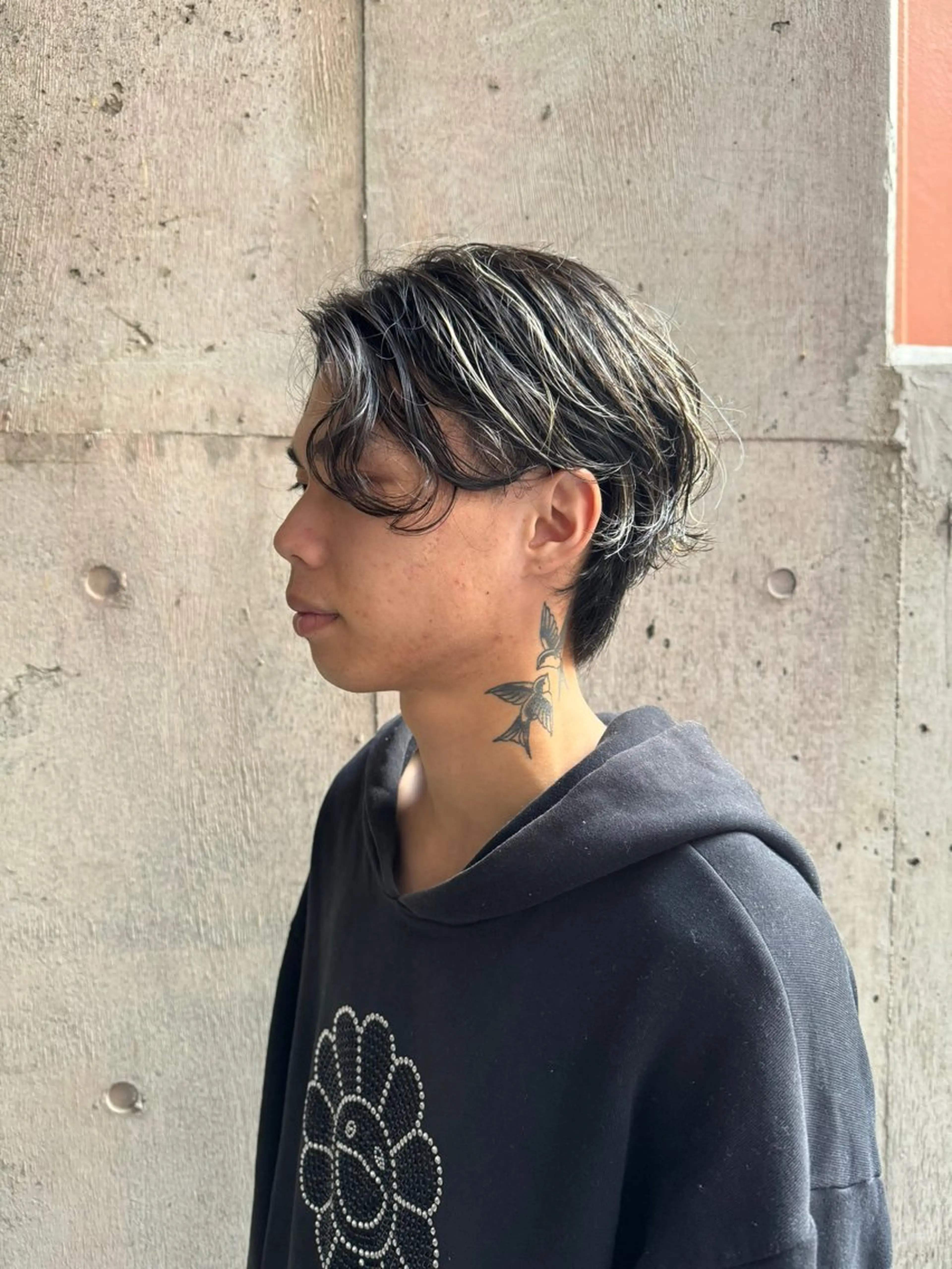 ショート パーマ メンズ メンズハイライト メンズパーマ ハイライト ニュアンスパーマ スキンフェード/パー マ/須田陸斗のヘアスタイル