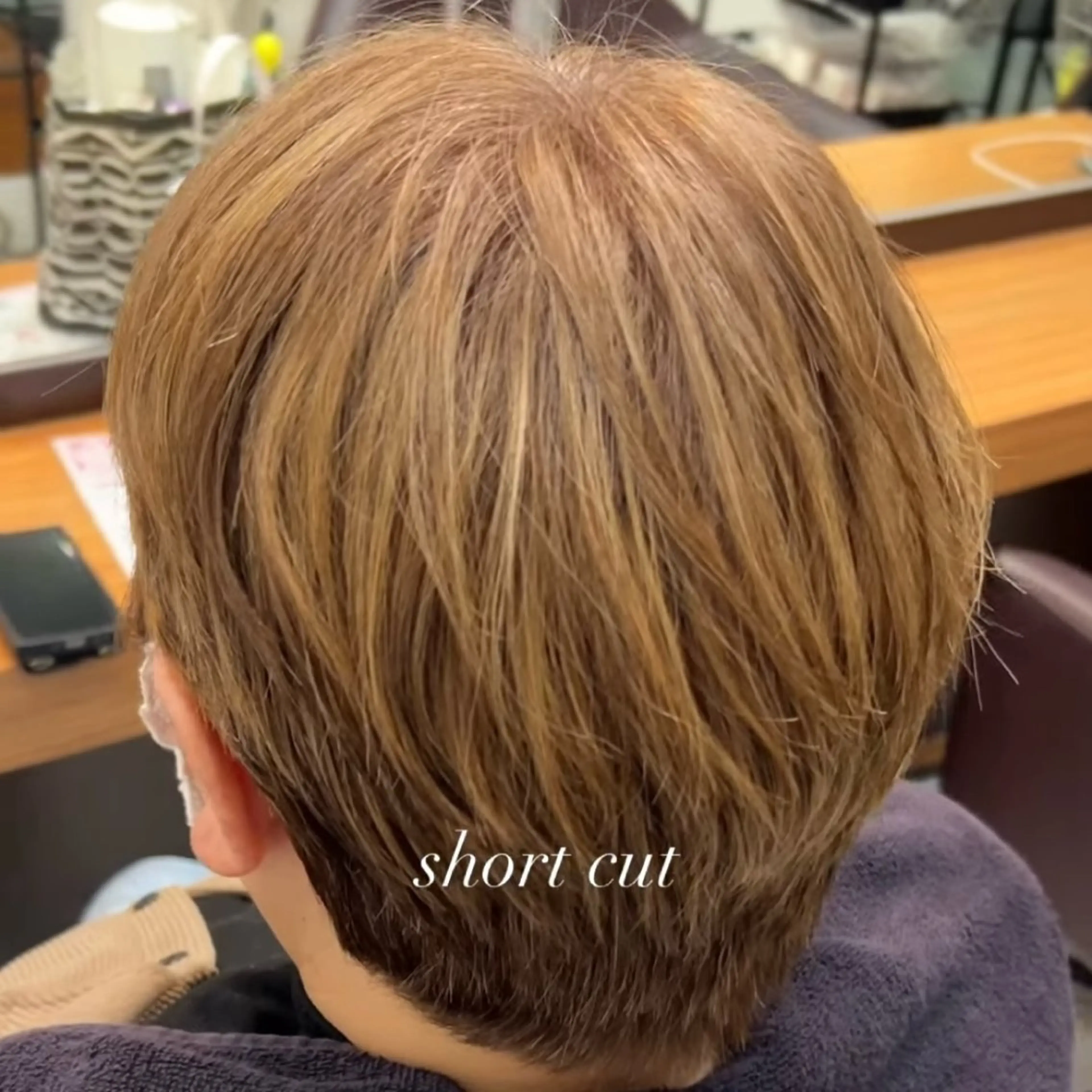 ショート カラー 保科 椎奈のヘアスタイル