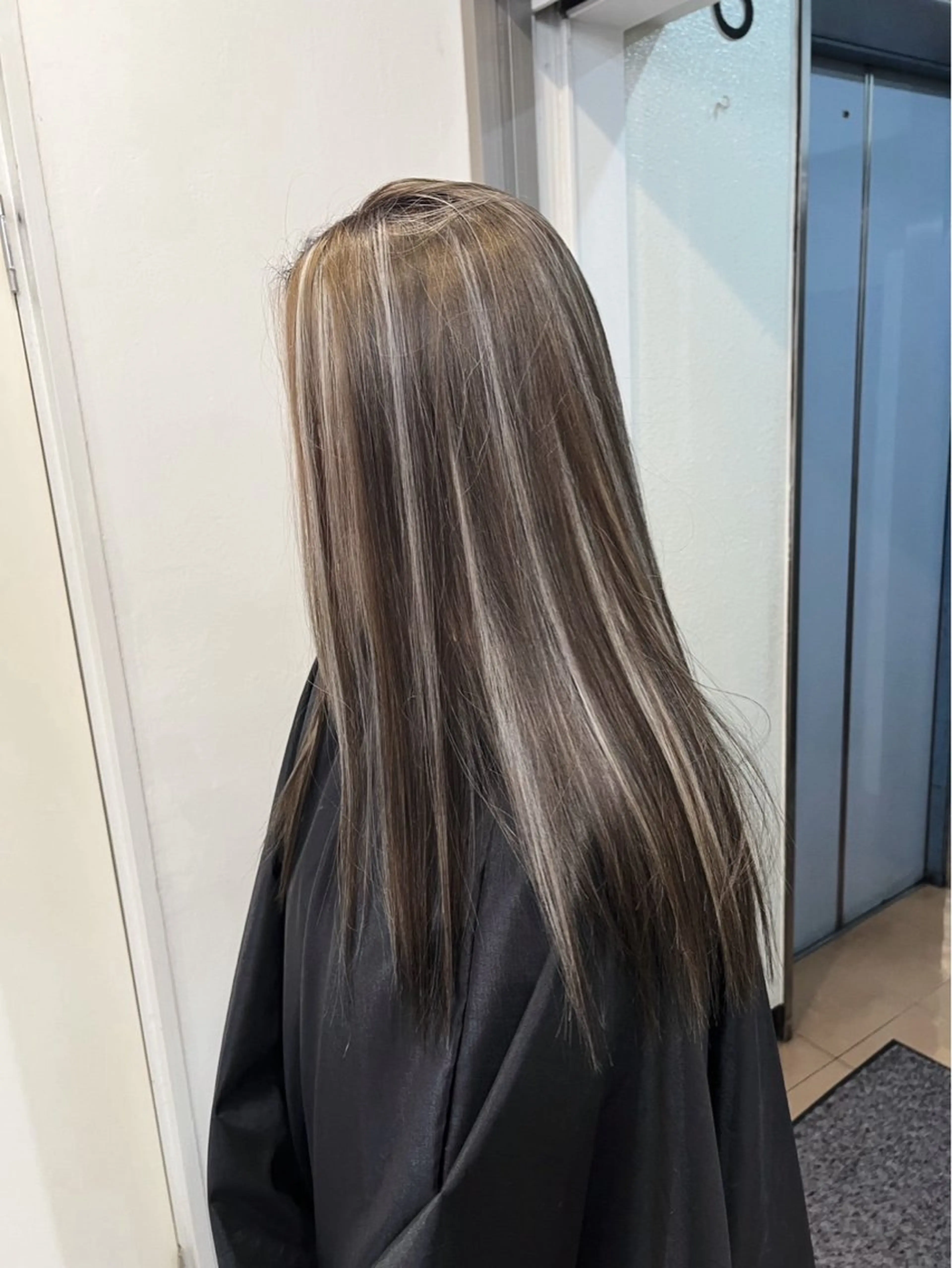 ロング カラー グレージュ ハイライトカラー ハイライト ヘアカラー トリートメント ROBIN所属・指名数No.1 /NAOYAのヘアスタイル