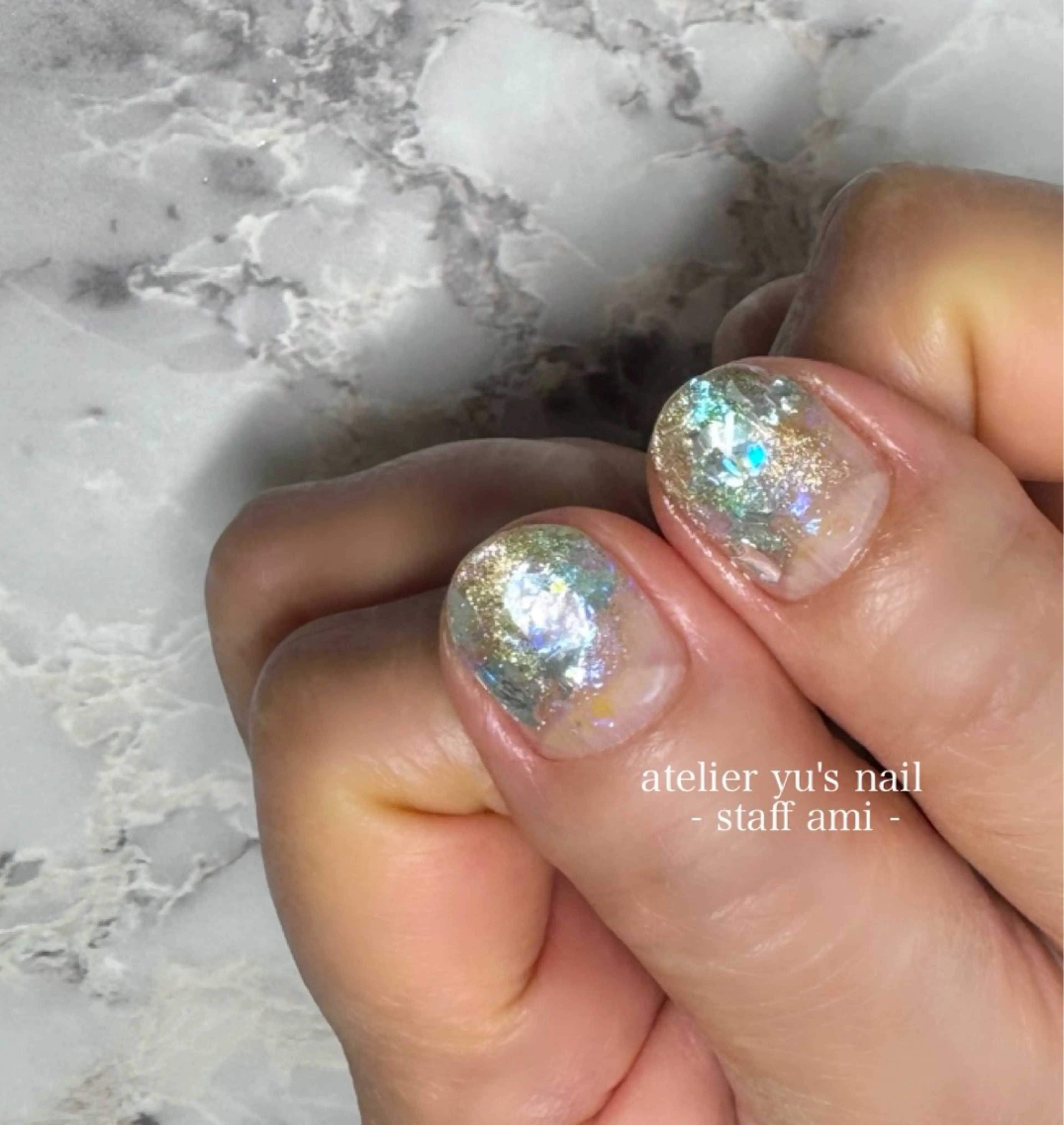 ネイル ゴールド グリーン キラキラネイル マグネットネイル ニュアンスネイル ハンドネイル ハンドケア atelier yu's nail所属・atelier yu's nailのネイルデザイン