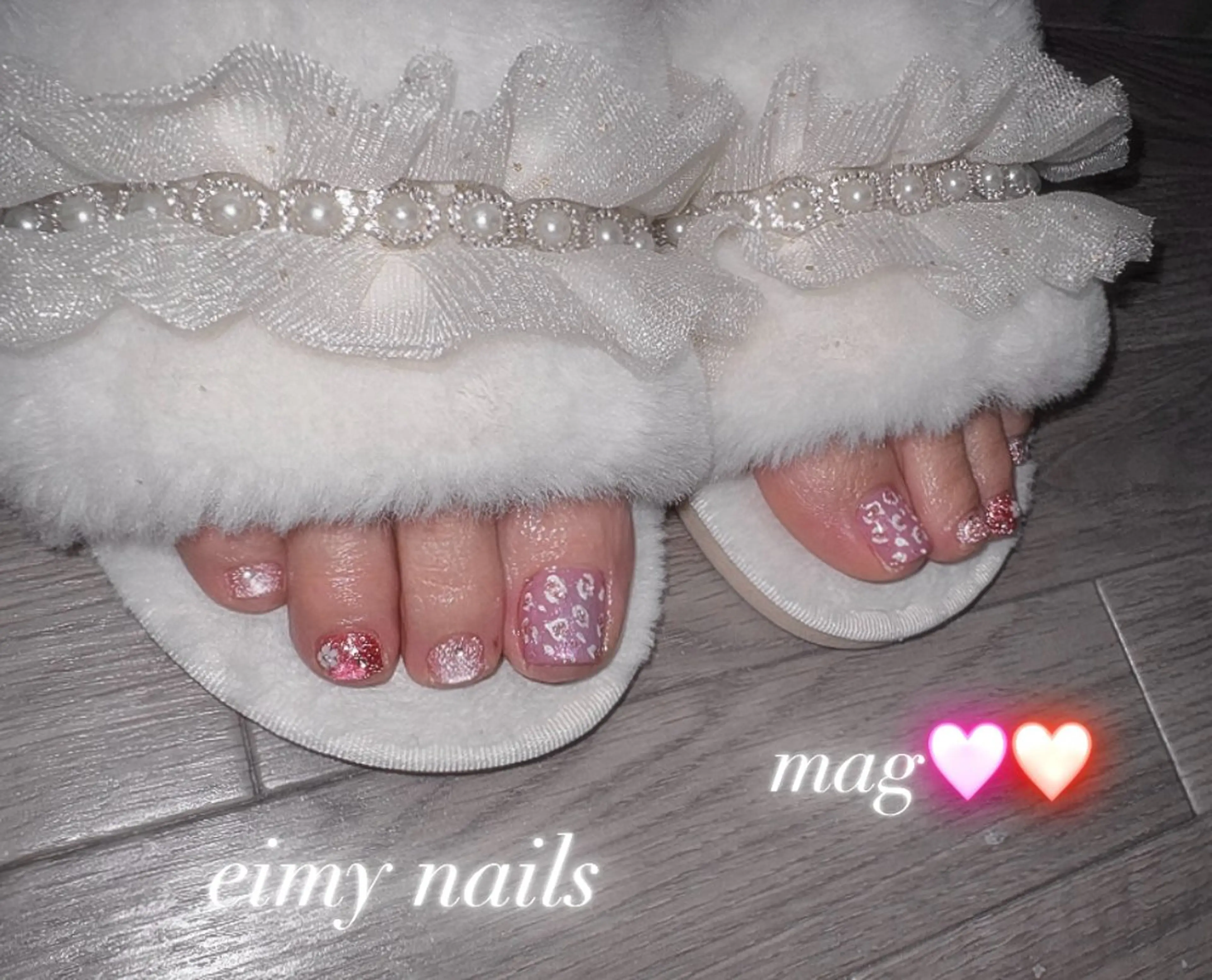 ネイル アニマル柄 フラッシュネイル フラッシュマグ フラワーネイル フットネイル フットネイル 🤍eimy nails🤍所属・eimy nails♡のネイルデザイン