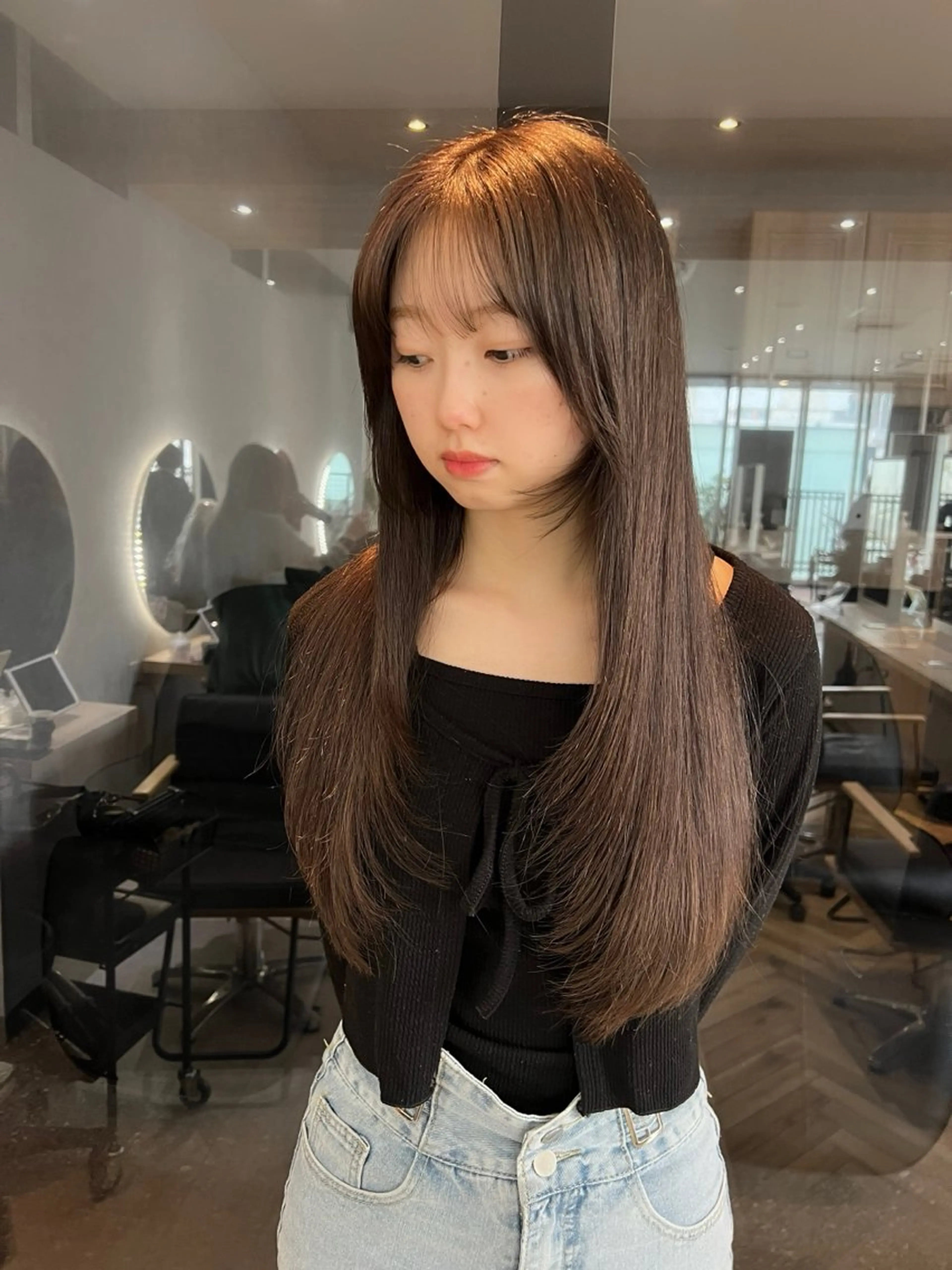 ロング カラー ミストバング ベージュカラー ブリーチ  フェイスフレーミング グレージュ カット ヘアカラー トリートメント 韓国🇰🇷レイヤー 映える顔周り🩷のヘアスタイル