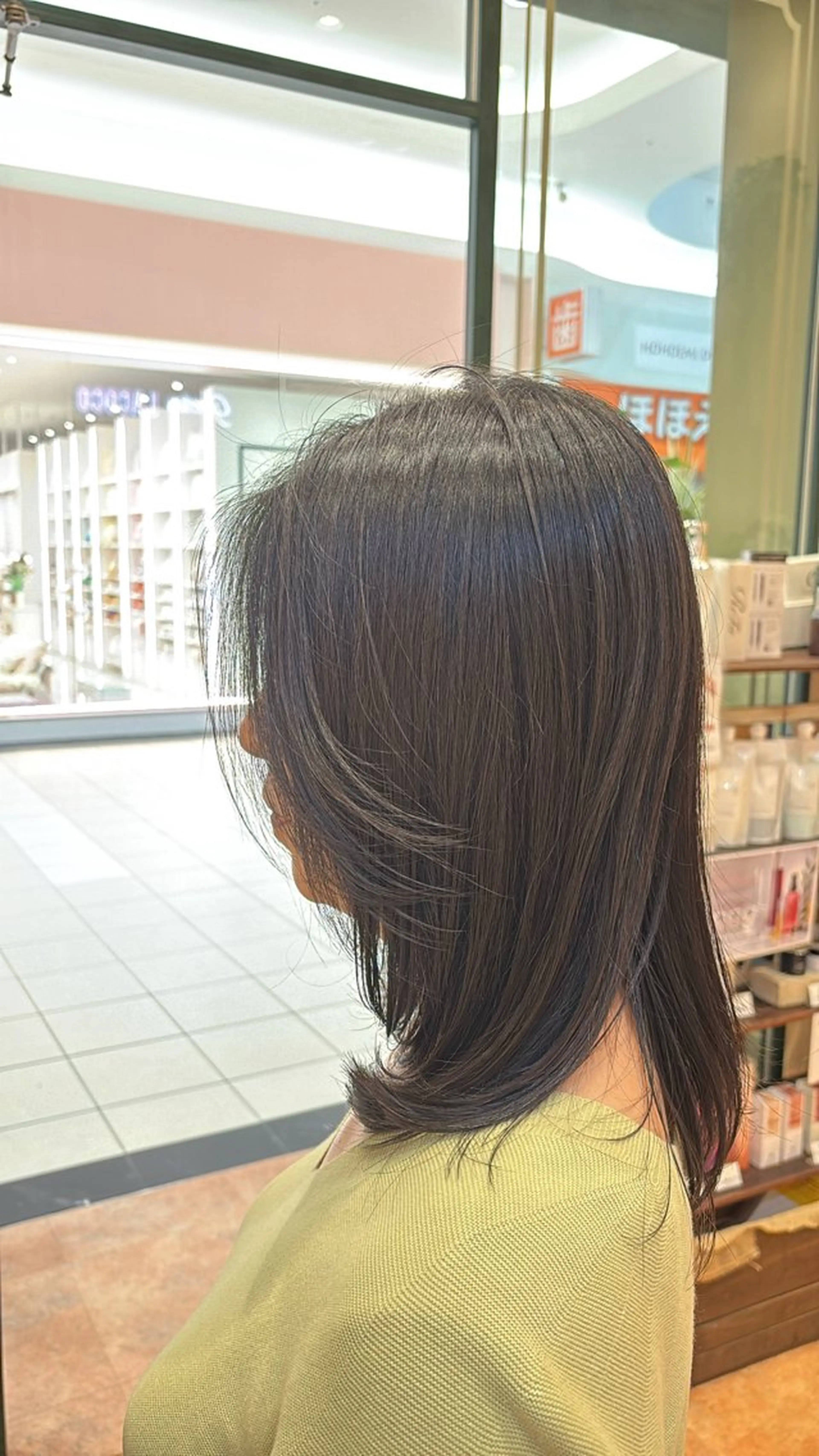 ミディアム ｶｯﾄﾓﾃﾞﾙ 青谷めいのヘアスタイル