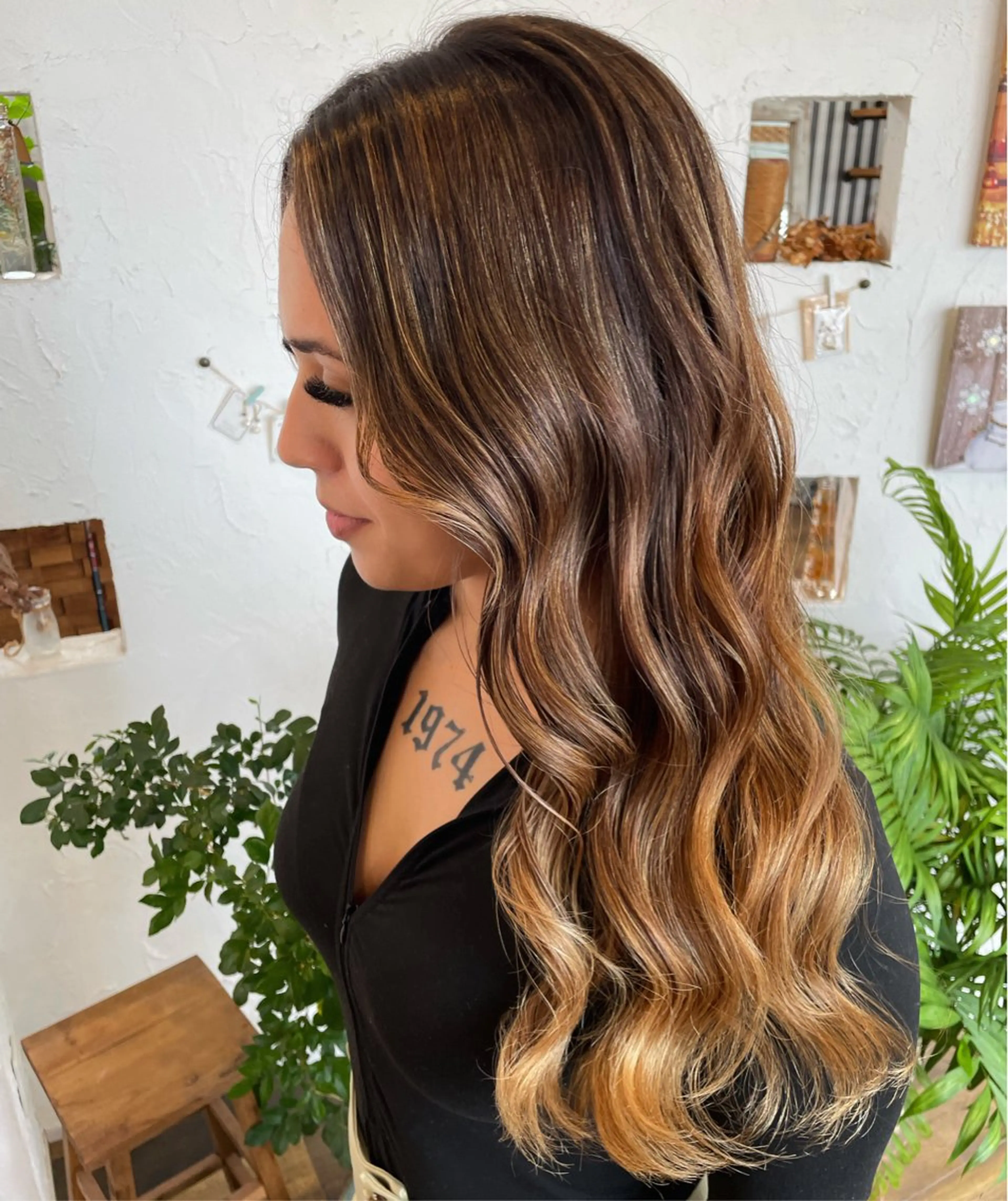 ロング カラー アッシュ 透明感カラー ハイライトカラー ハイトーンカラー ミルクティーアッシュ ヘアカラー 🌸小掛🌸 豊橋外国人風カラーのヘアスタイル