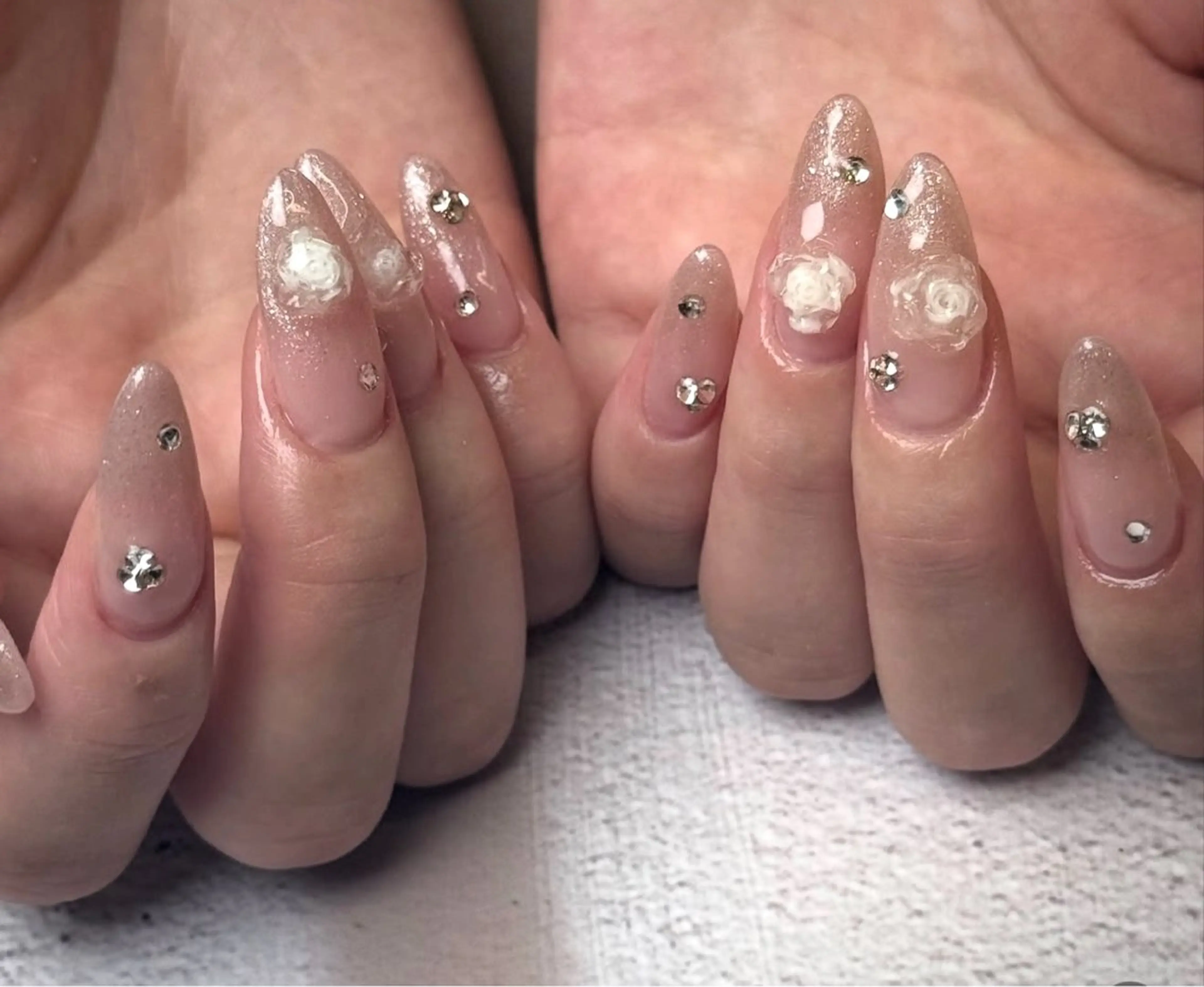 ネイル フラッシュネイル フレンチネイル グラデーション キラキラネイル 韓国ネイル ハンドネイル Lina nail所属・Lunaa 池袋のネイルデザイン