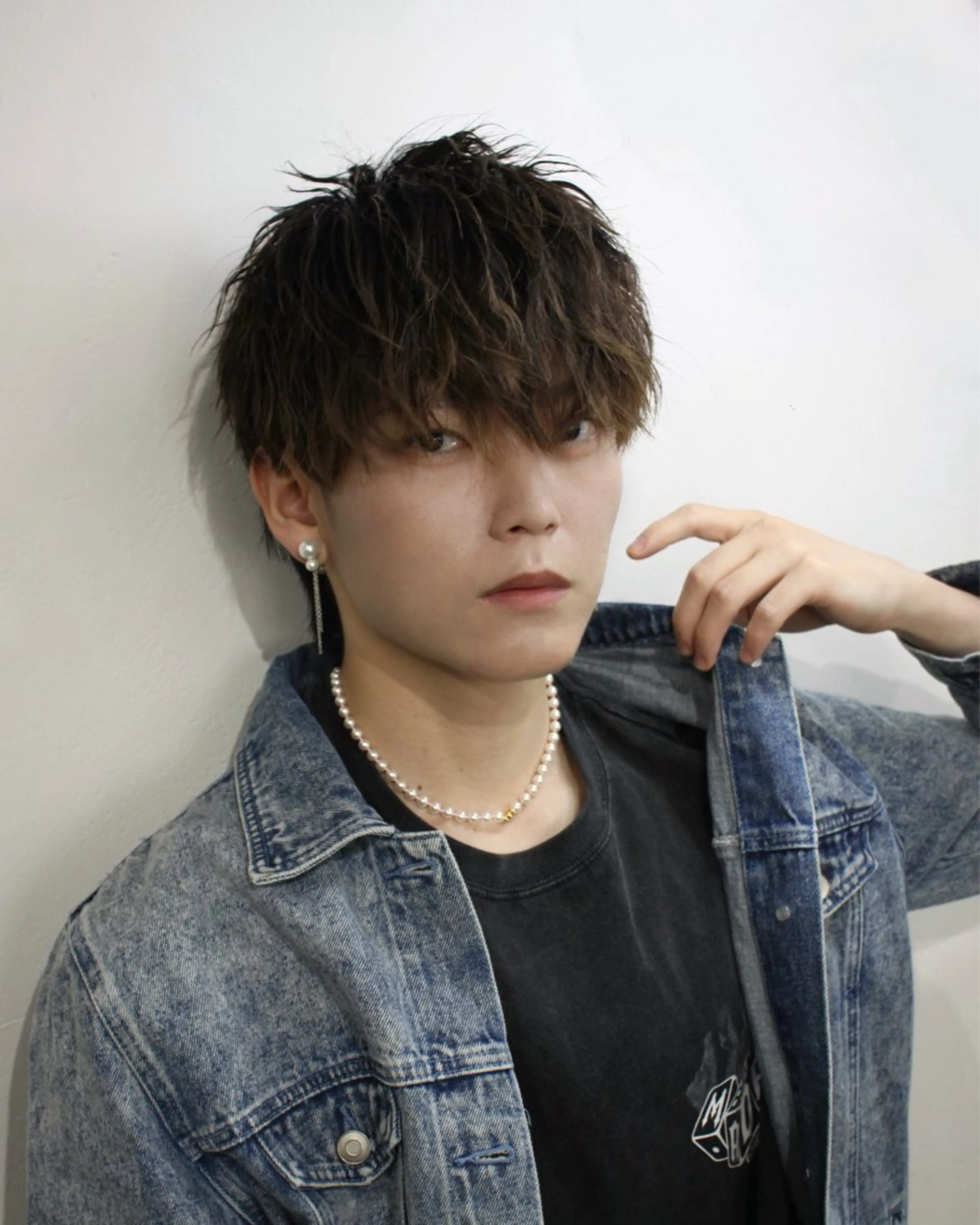 メンズ センターパート マッシュウルフ マッシュ メンズパーマ メンズツイストパーマ カット パーマ ヘアセット ラウンドマッシュ/ フェザーショート大阪のヘアスタイル