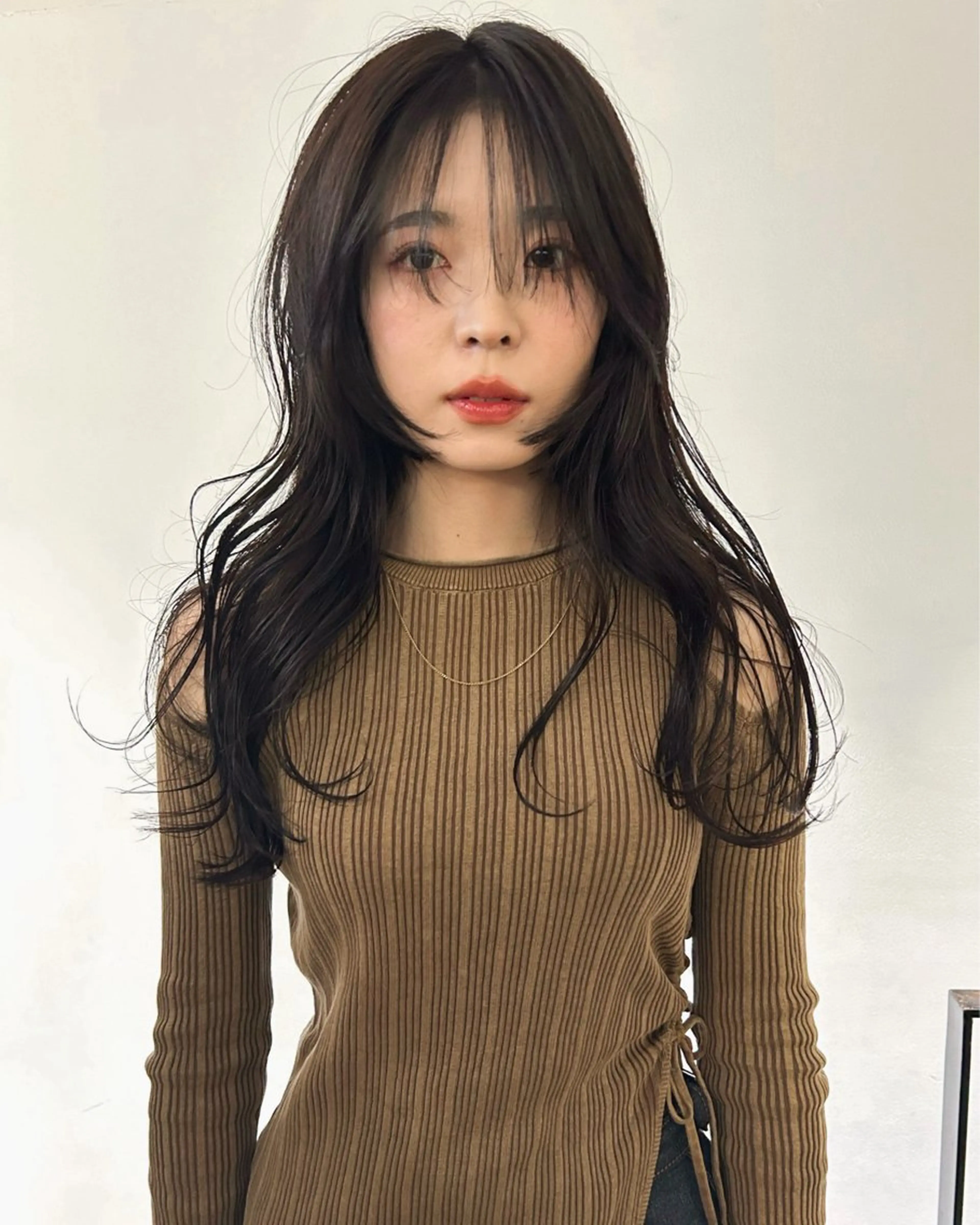 ロング カラー サイドバング カット ヘアカラー トリートメント Loom.所属・村上雅人 ナチュラルモードのヘアスタイル