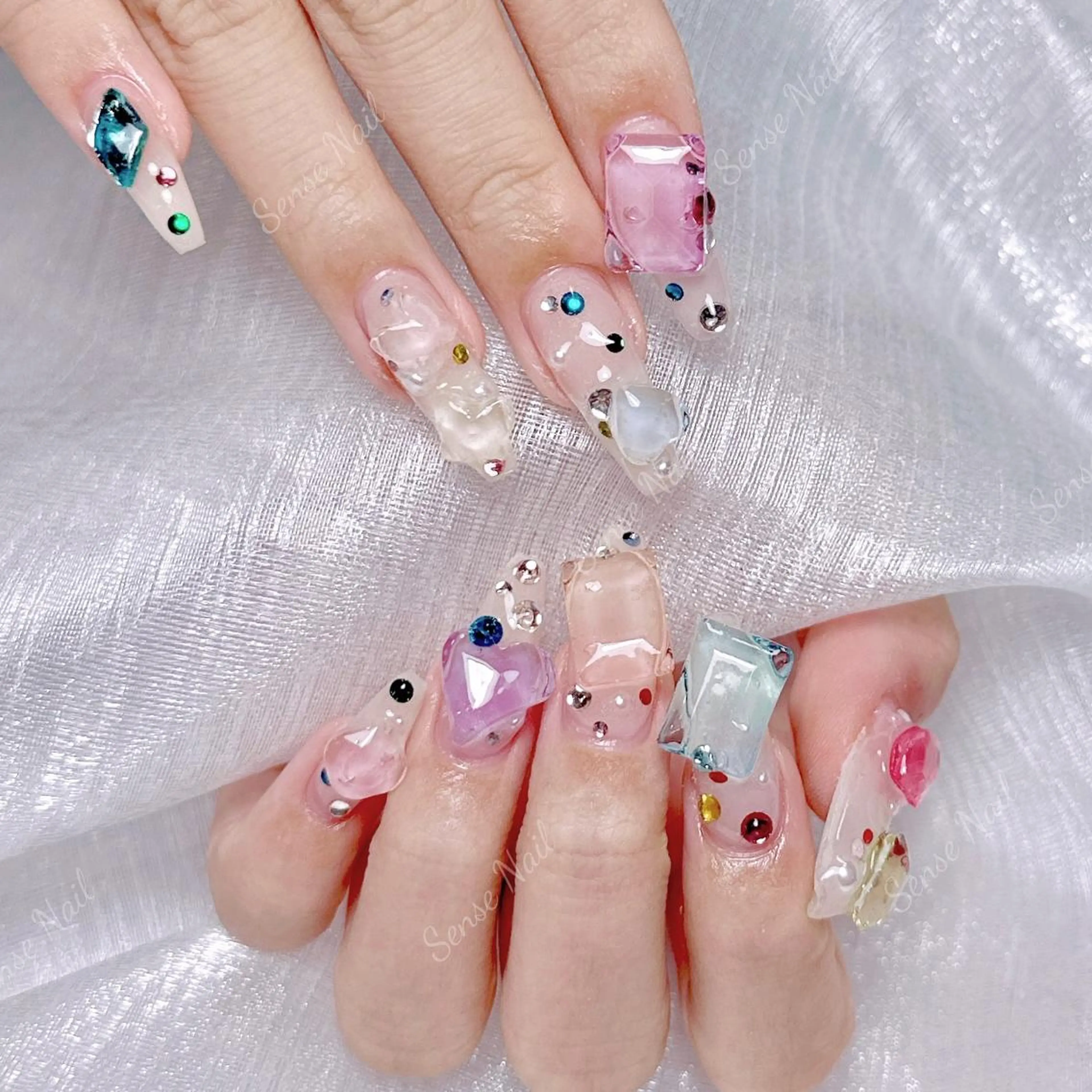 ネイル ハンドネイル ハンドケア ナユキNA.YUKI 新宿店のネイルデザイン