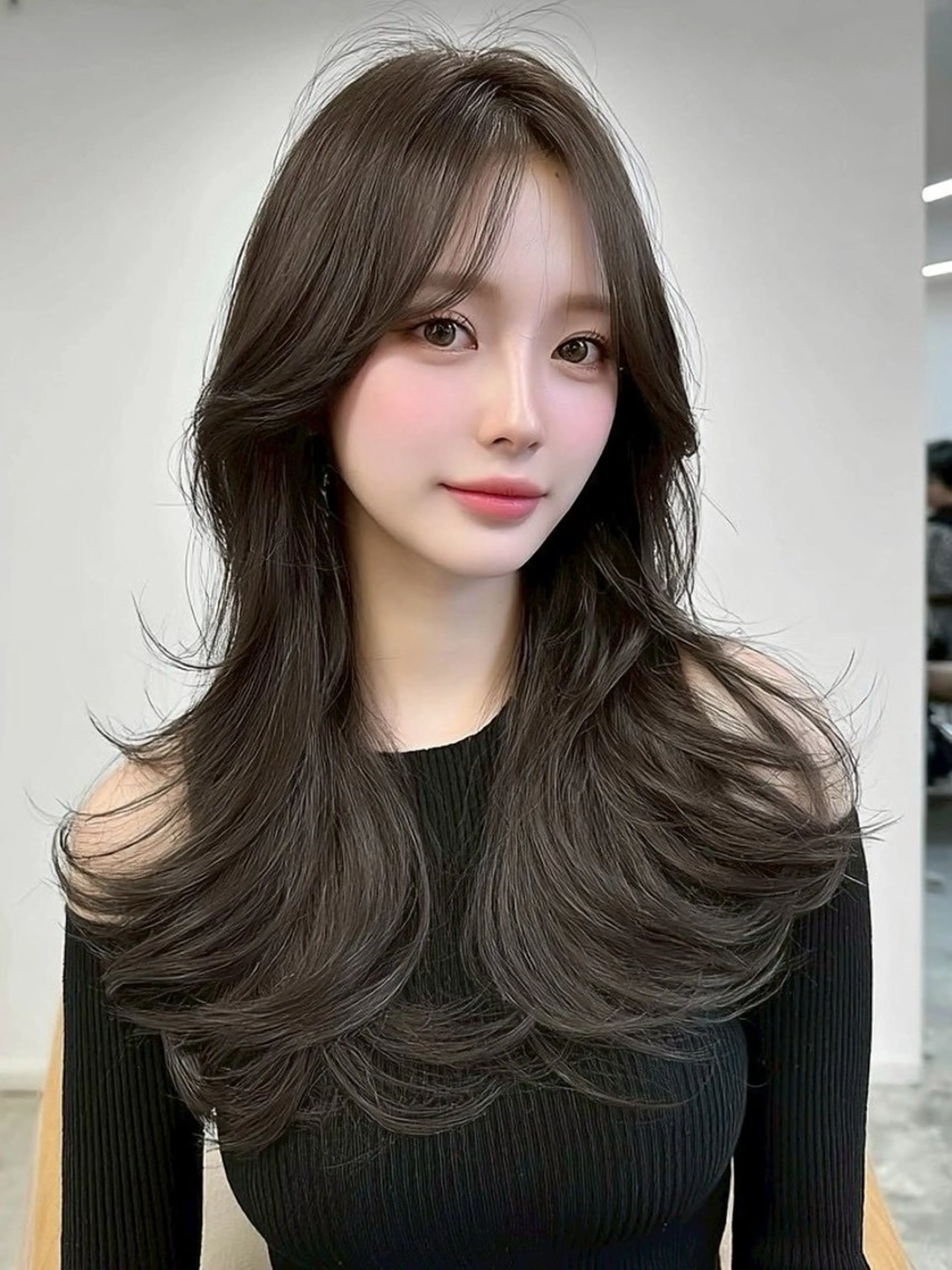 ロング カラー 髪質改善 韓国風ヘア 縮毛矯正 カット ヘアカラー 西 優衣奈のヘアスタイル