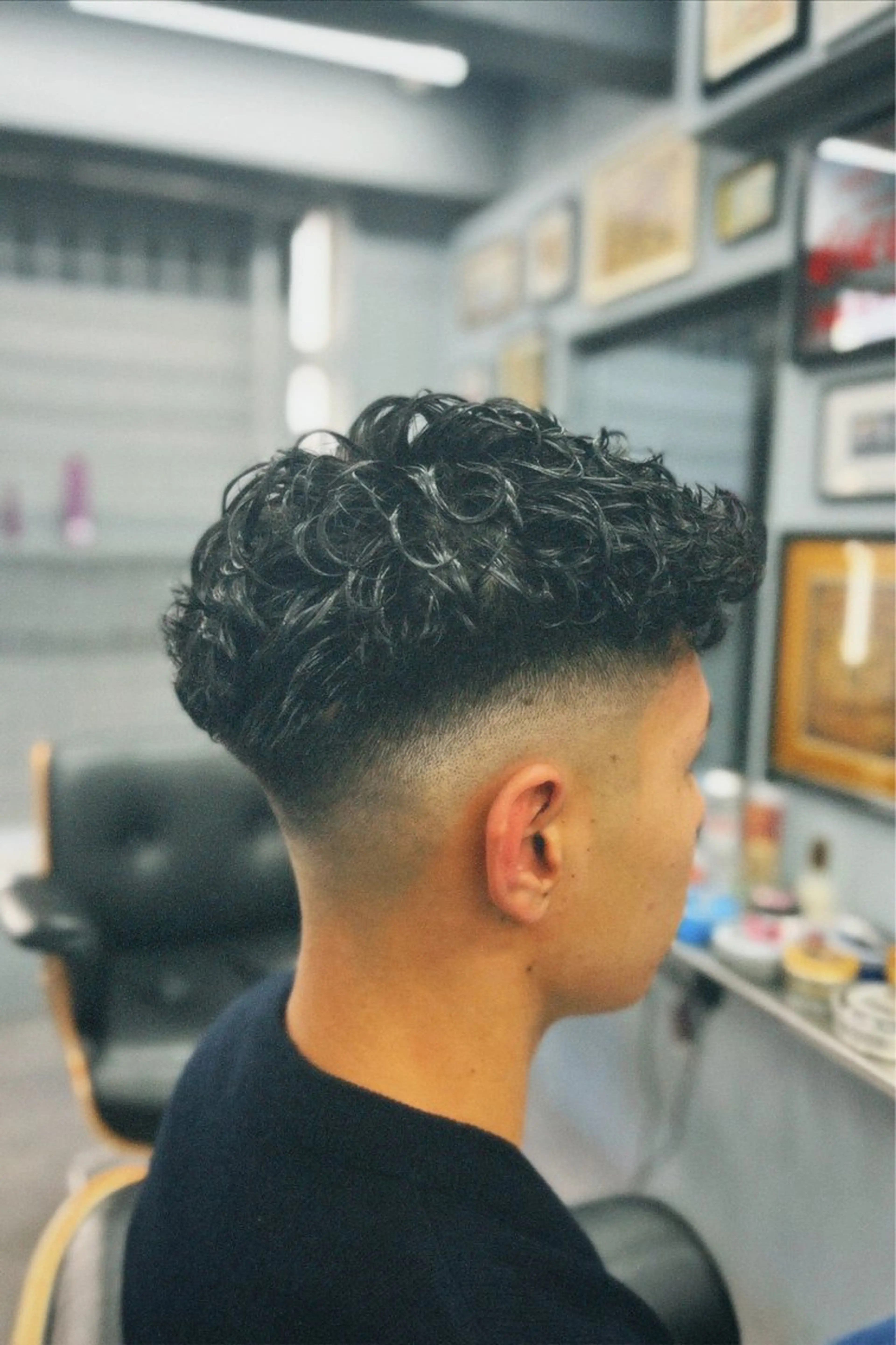 ショート パーマ メンズ センターパート フェードカット マッシュ メンズパーマ メンズツイストパーマ icon Blue所属・池袋メンズパーマ フェード純平のヘアスタイル