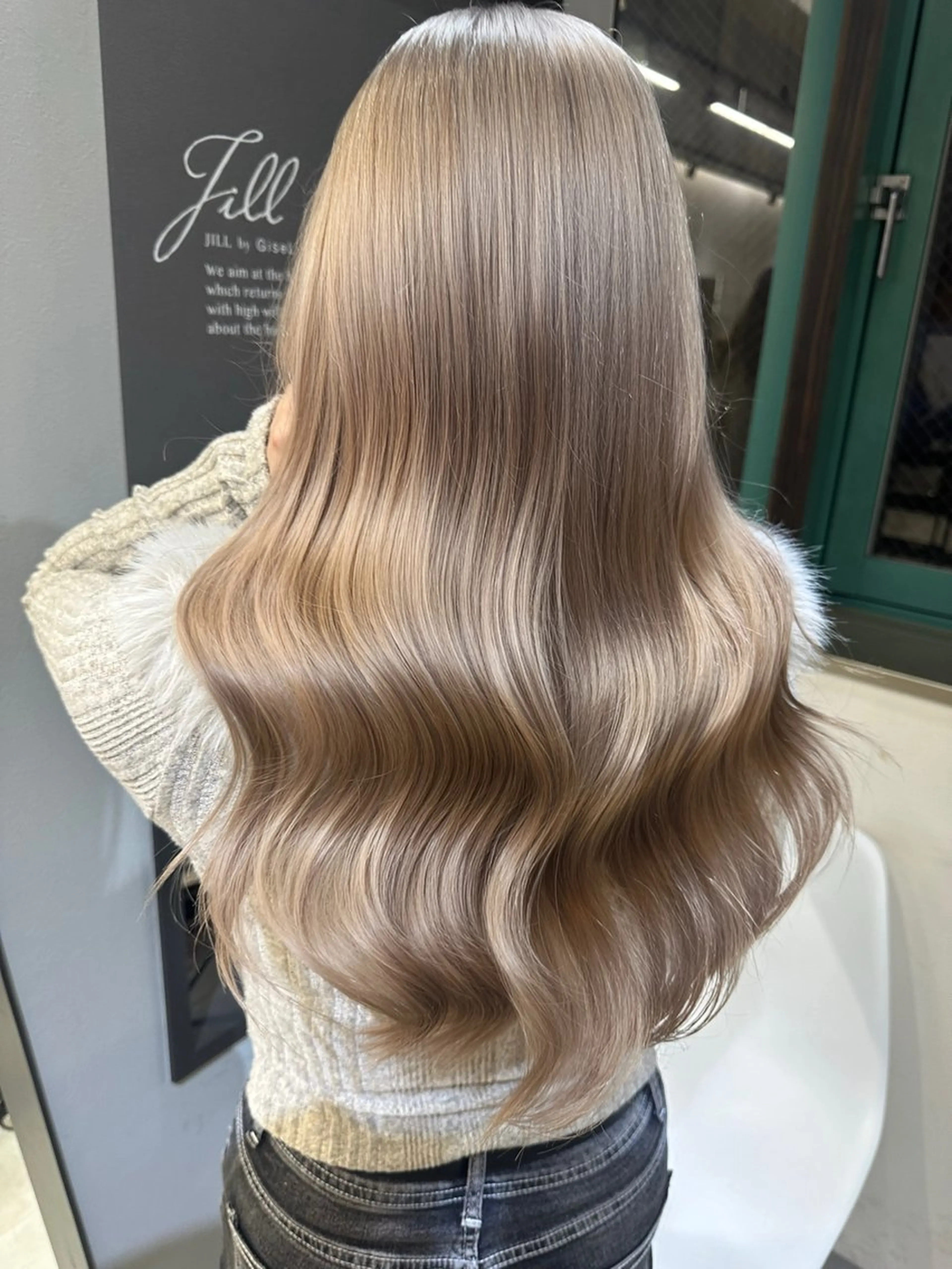 ロング カラー ベージュカラー ミルクティーベージュ ボブ 顔まわりレイヤー 顔周りカット AiM エイム　韓国レイヤーのヘアスタイル