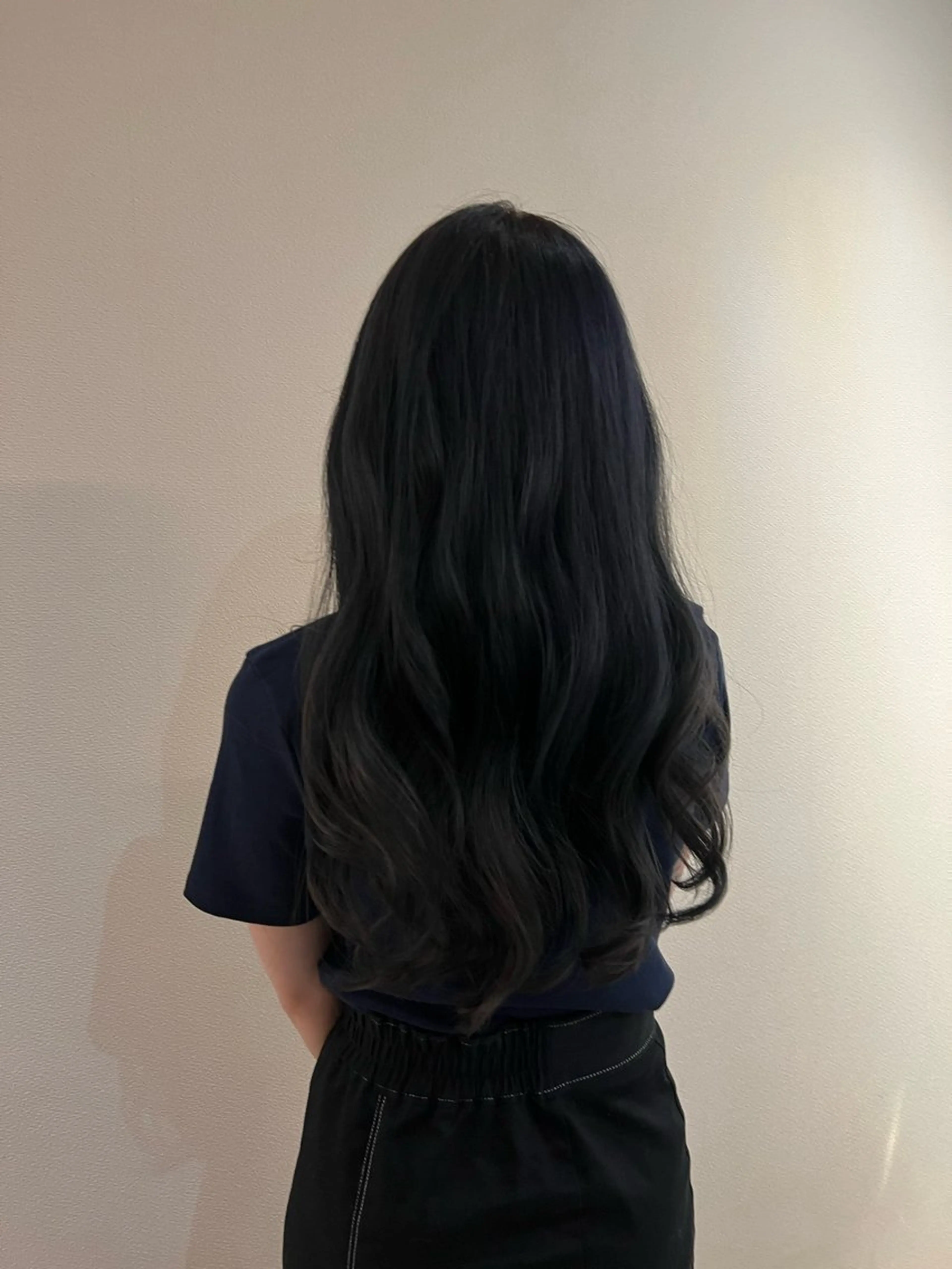 ロング カラー 黒髪 ブリーチ ブルーカラー ブルーブラック Asobi所属・透明感♡くすみカラー 🍏Haruka🍏のヘアスタイル