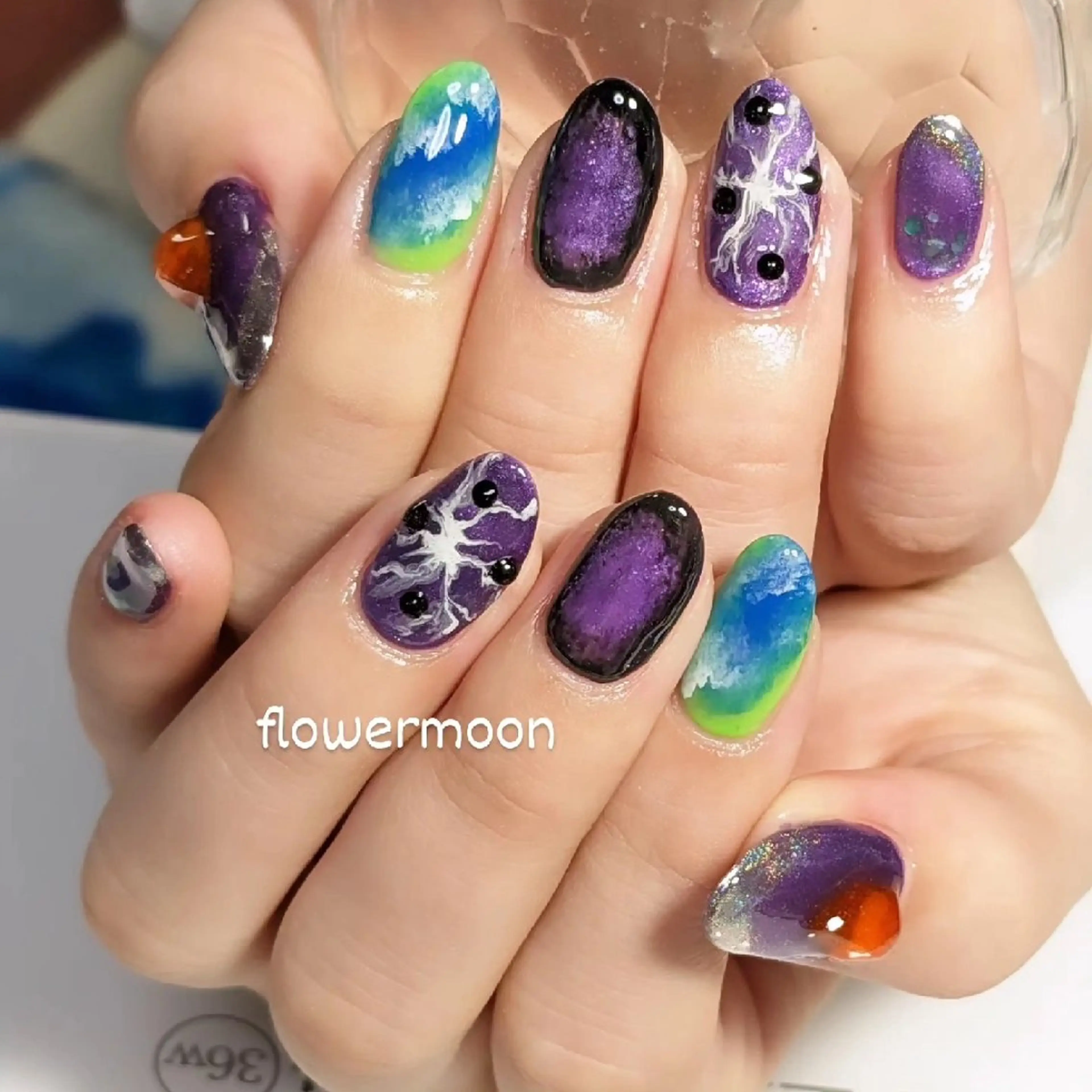 ネイル フラワー ムーンのネイルデザイン