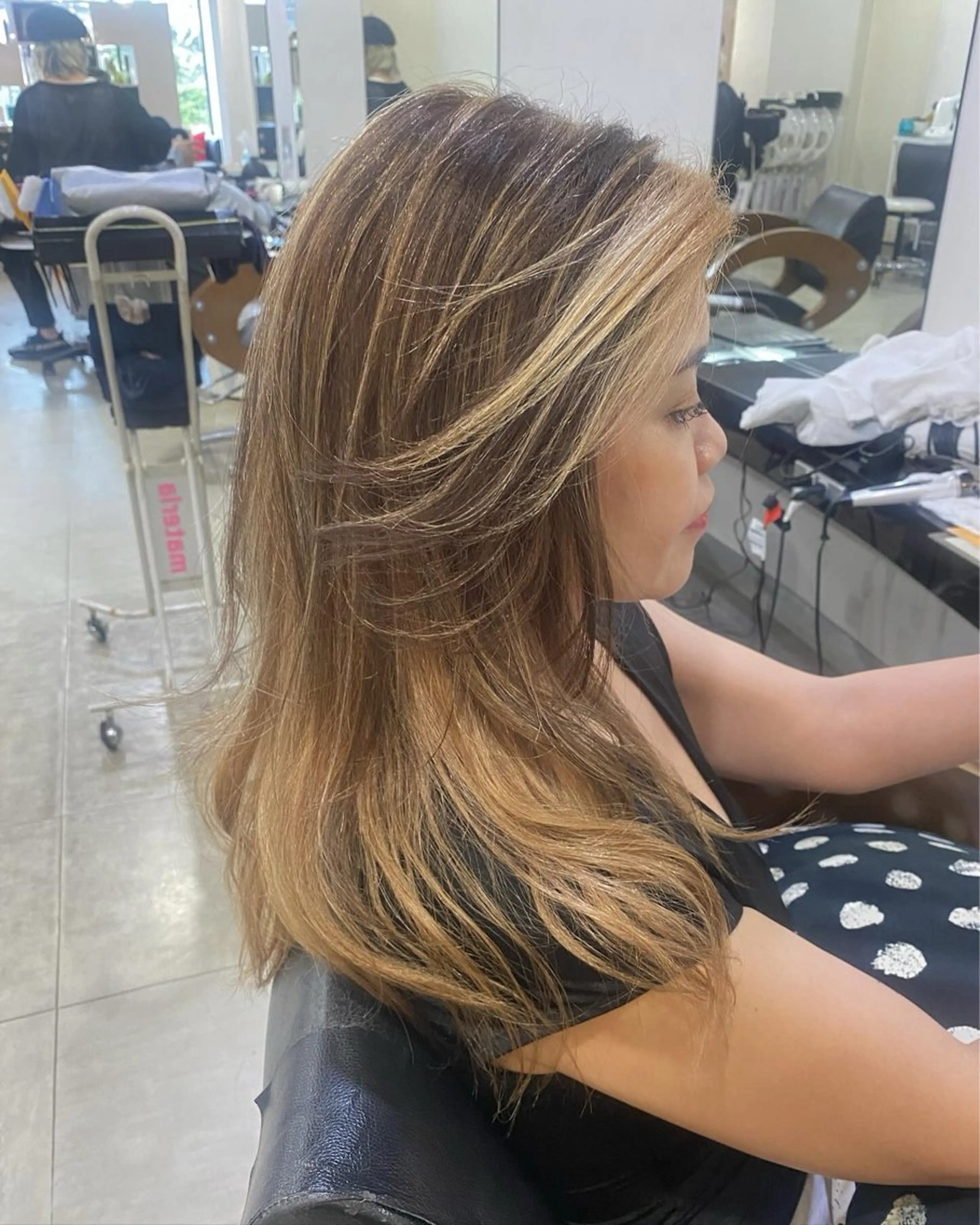 セミロング カラー ヘアアレンジ ハイライトカラー ハイライト DISCOHAIRsanc（ルジャルダン町田）所属・烏山 達也のヘアスタイル