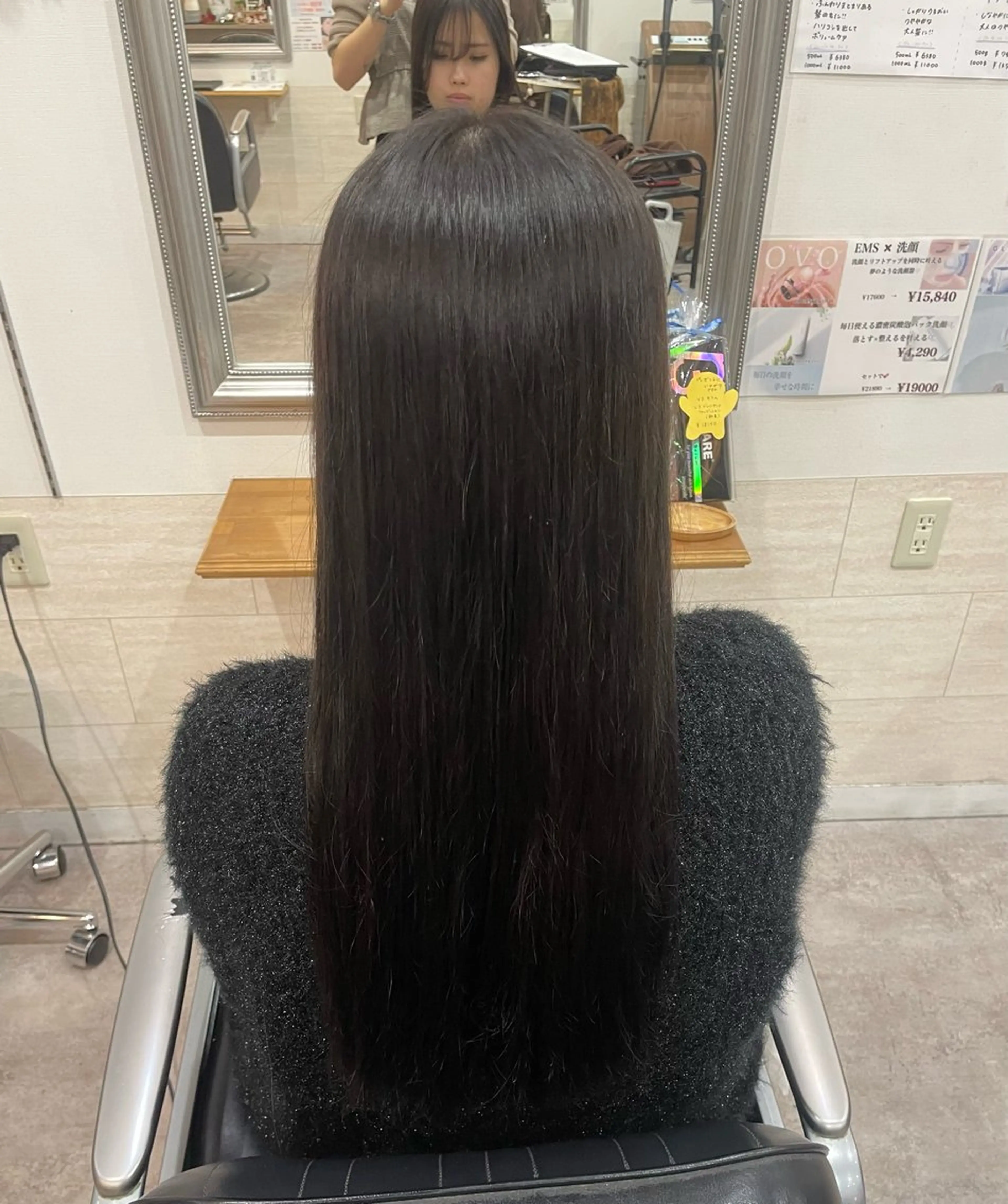 ロング カラー ヘアカラー 堀川 希歩のヘアスタイル