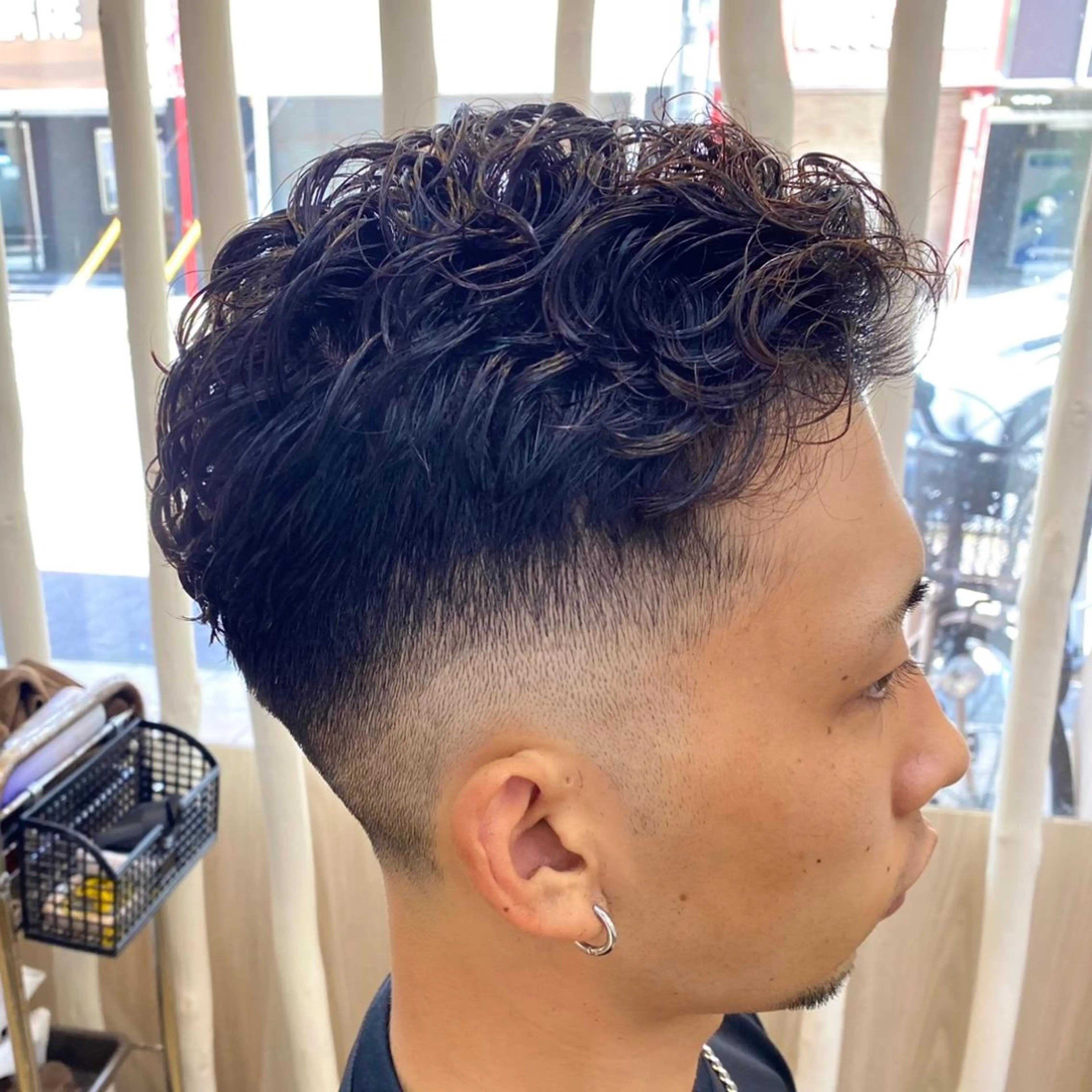 ショート パーマ メンズ フェードカット メンズパーマ 楽で簡単に決まる メンズヘア💥曽我尾のヘアスタイル