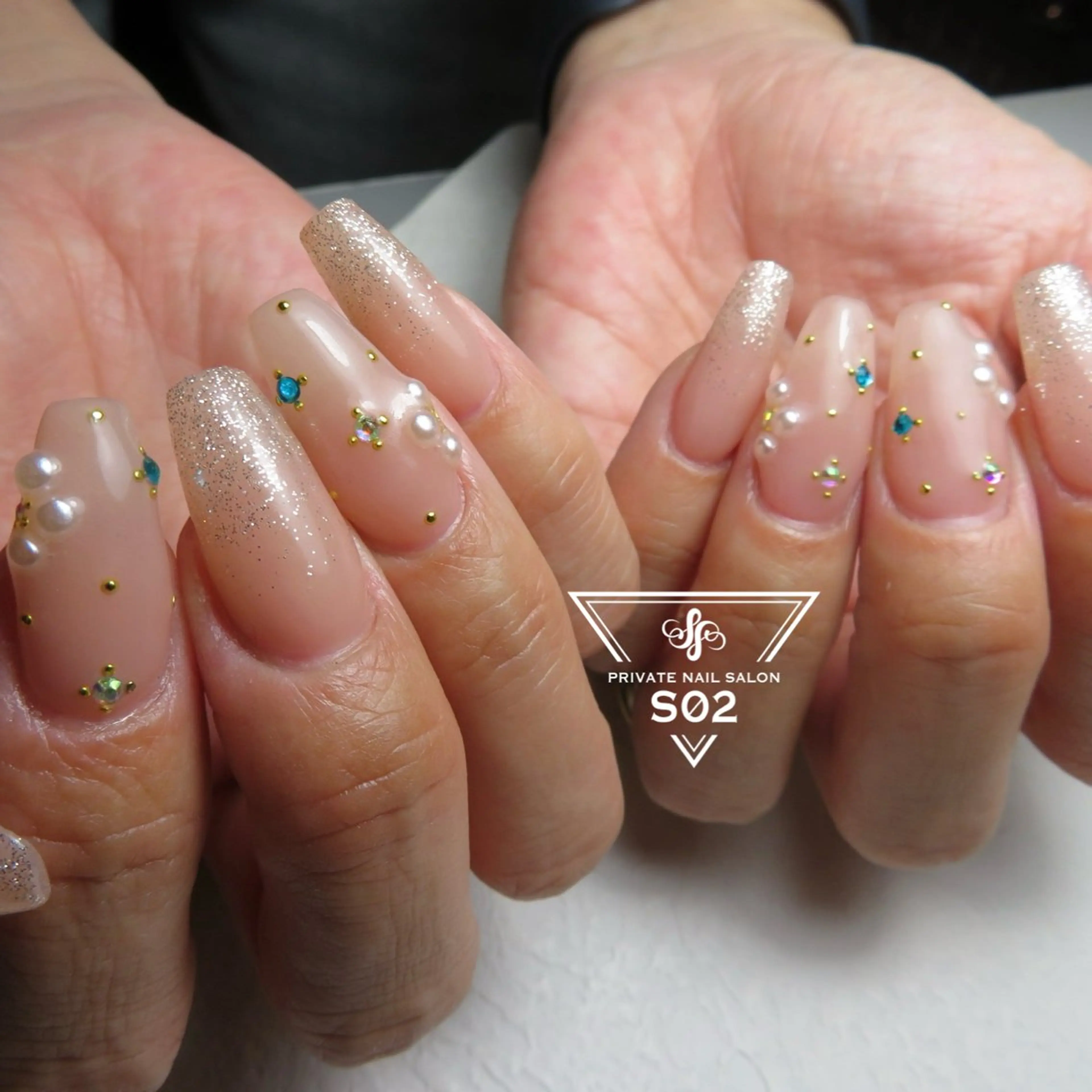 ネイル S02 𝙲𝚑𝚒𝚎のネイルデザイン