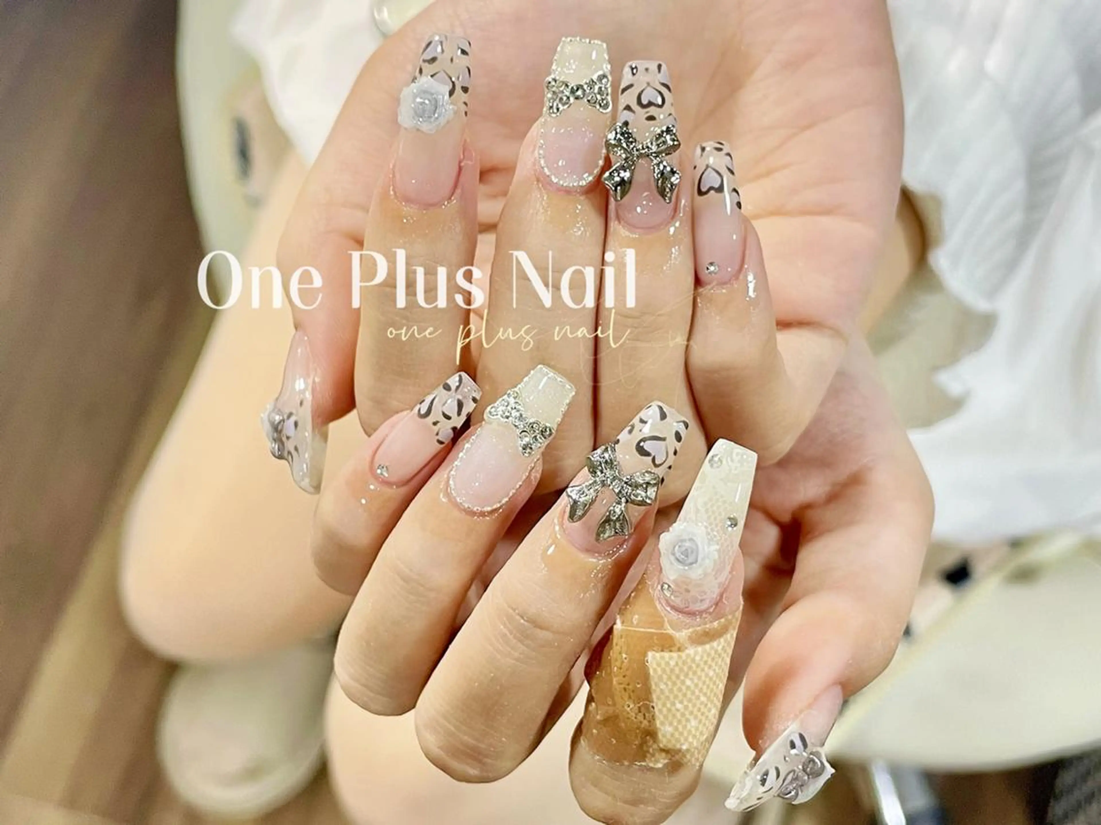 ネイル ガーリー ハート キラキラネイル 韓国ネイル ロングネイル One Plus Nail Salonのネイルデザイン