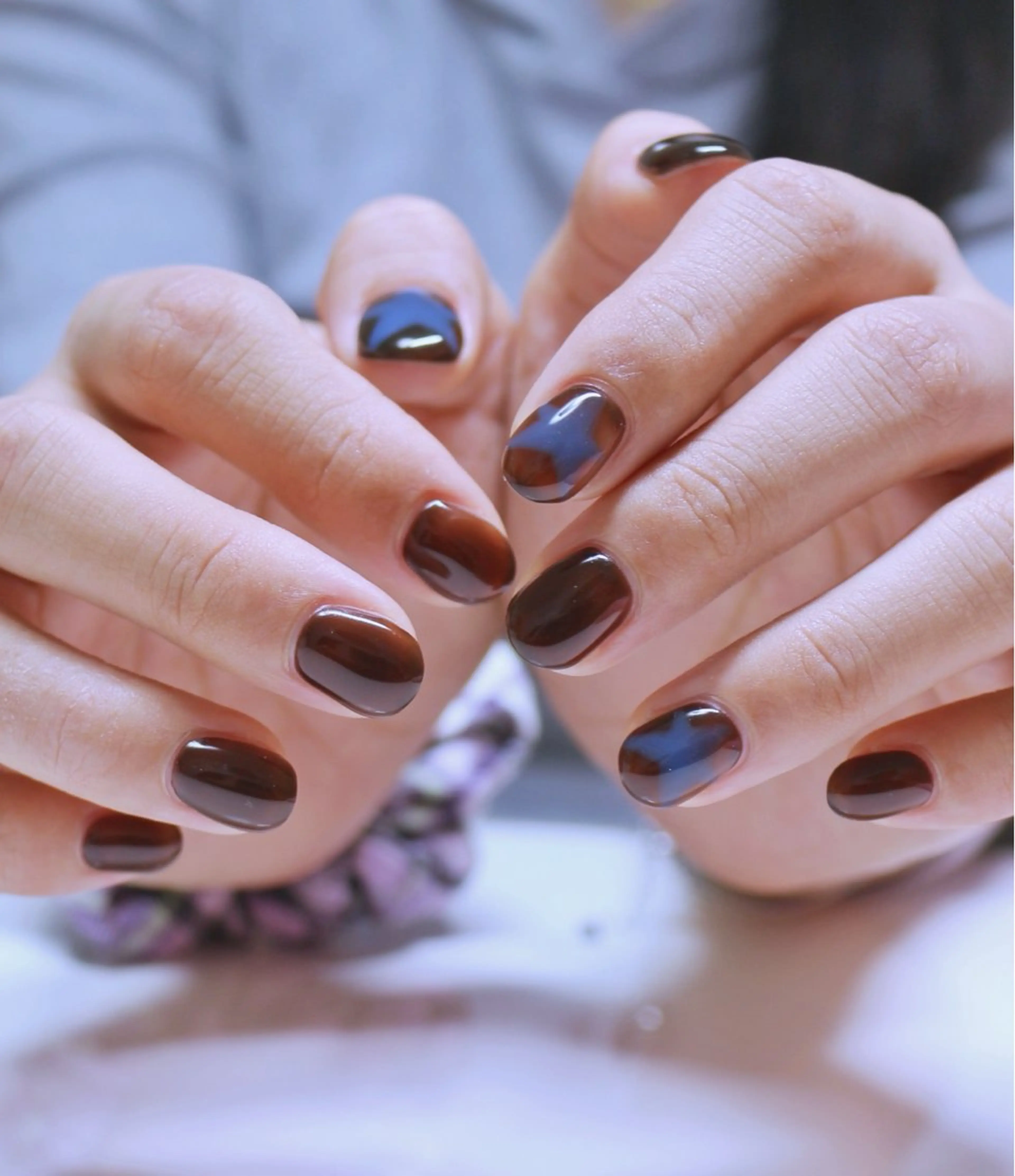 ネイル ブルー ブラウン 韓国ネイル ワンホンネイル ハンドネイル Baku Nailsのネイルデザイン