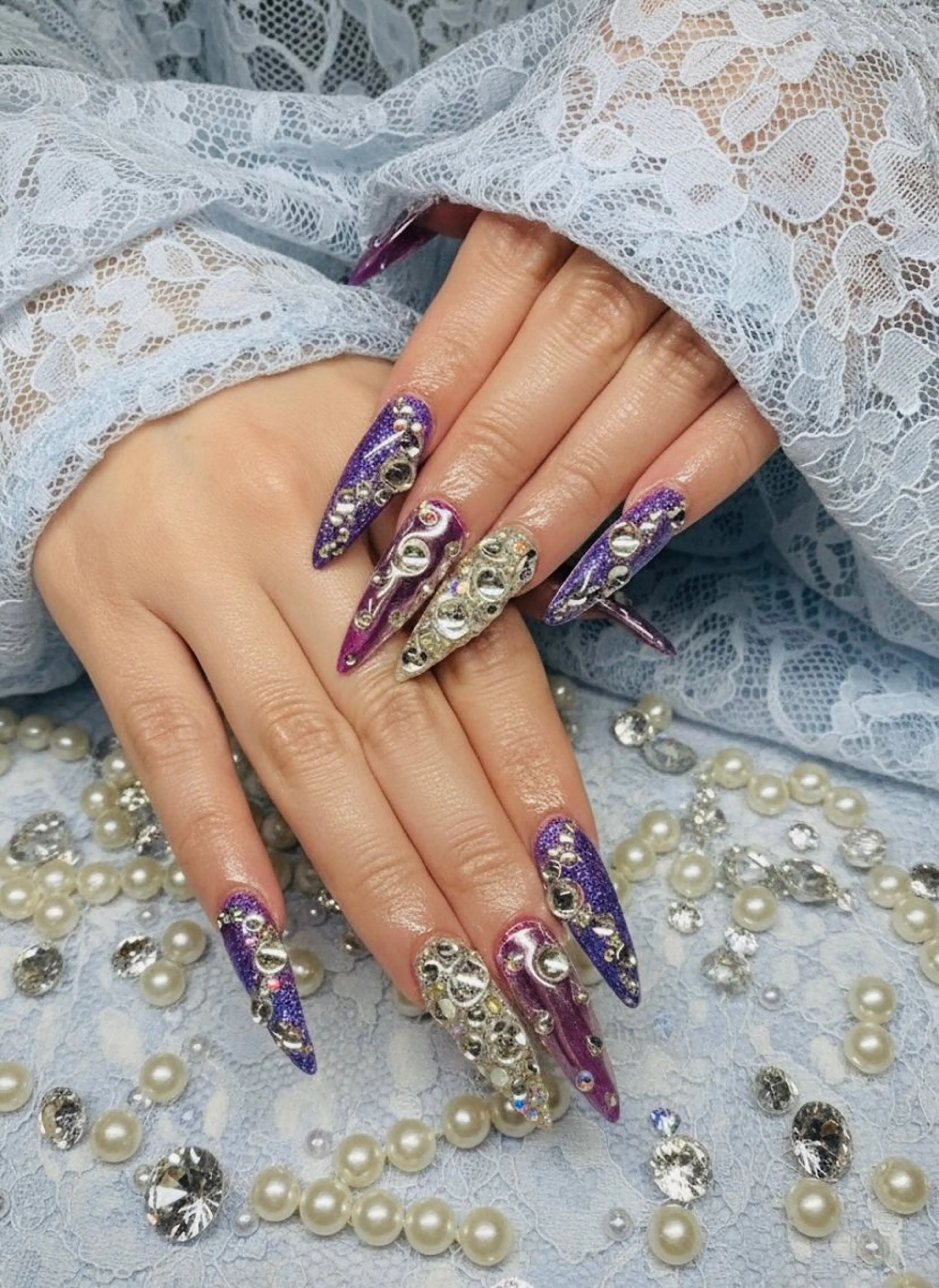 ネイル パープル ストーンネイル ハンドネイル 24時間営業 UNABOMBAのネイルデザイン