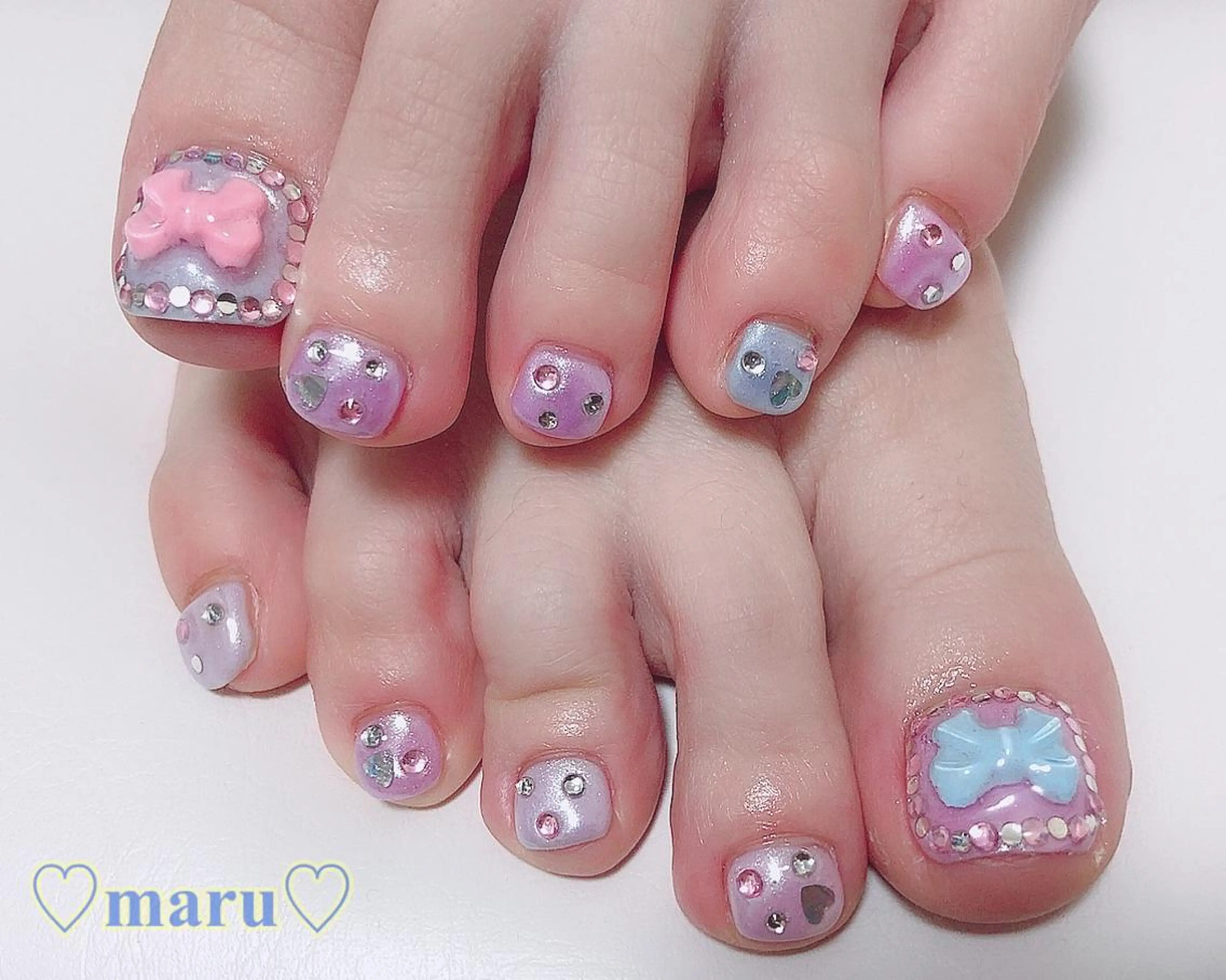 ネイル 持ち込み リボン ハンドネイル フットネイル まるみ ♡のネイルデザイン