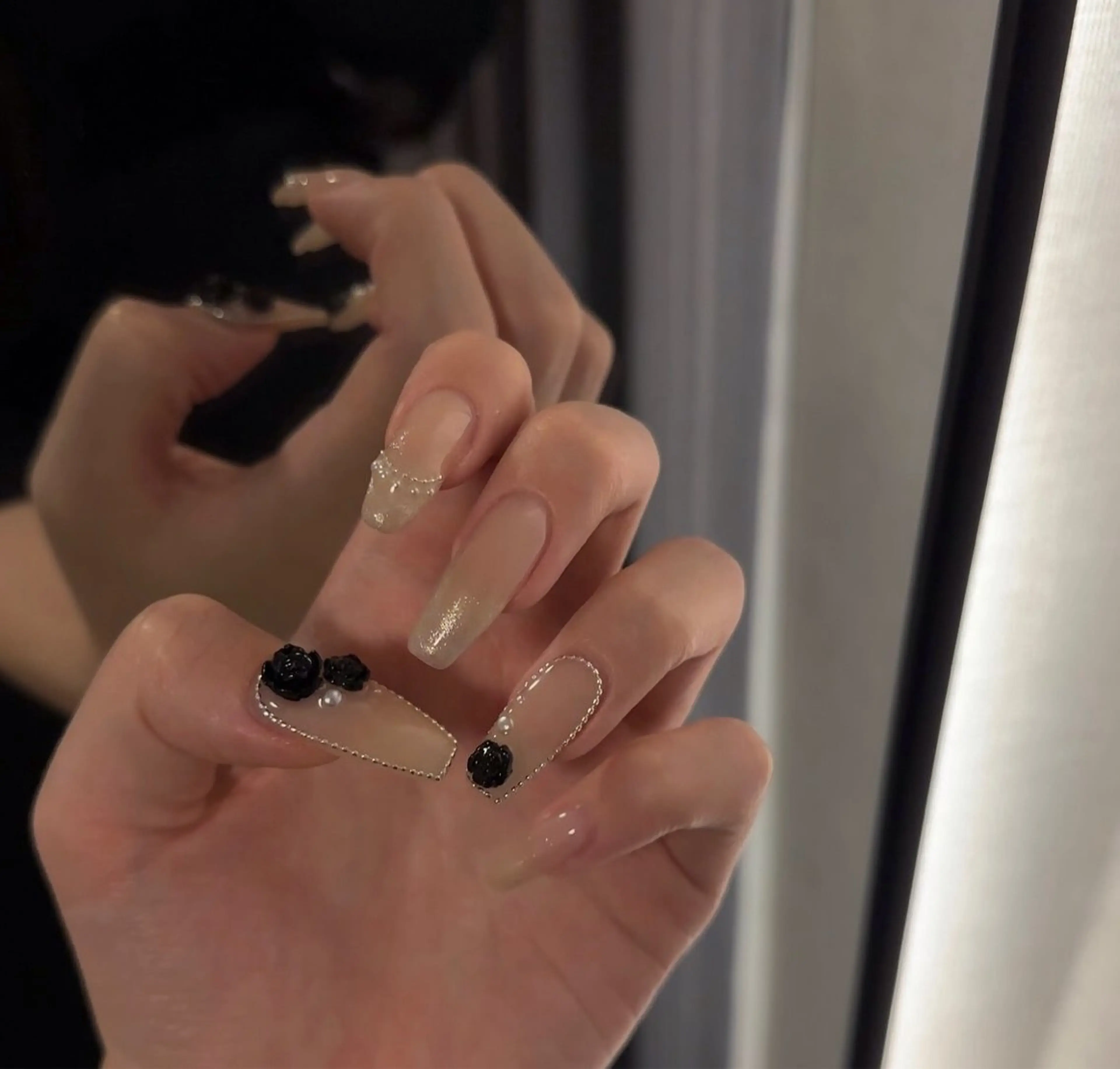 ネイル 長さ出し グラデーション キラキラネイル 韓国ネイル ラメ(グリッター) ハンドネイル ハンドケア Chisa Nail Studio所属・チ サのネイルデザイン