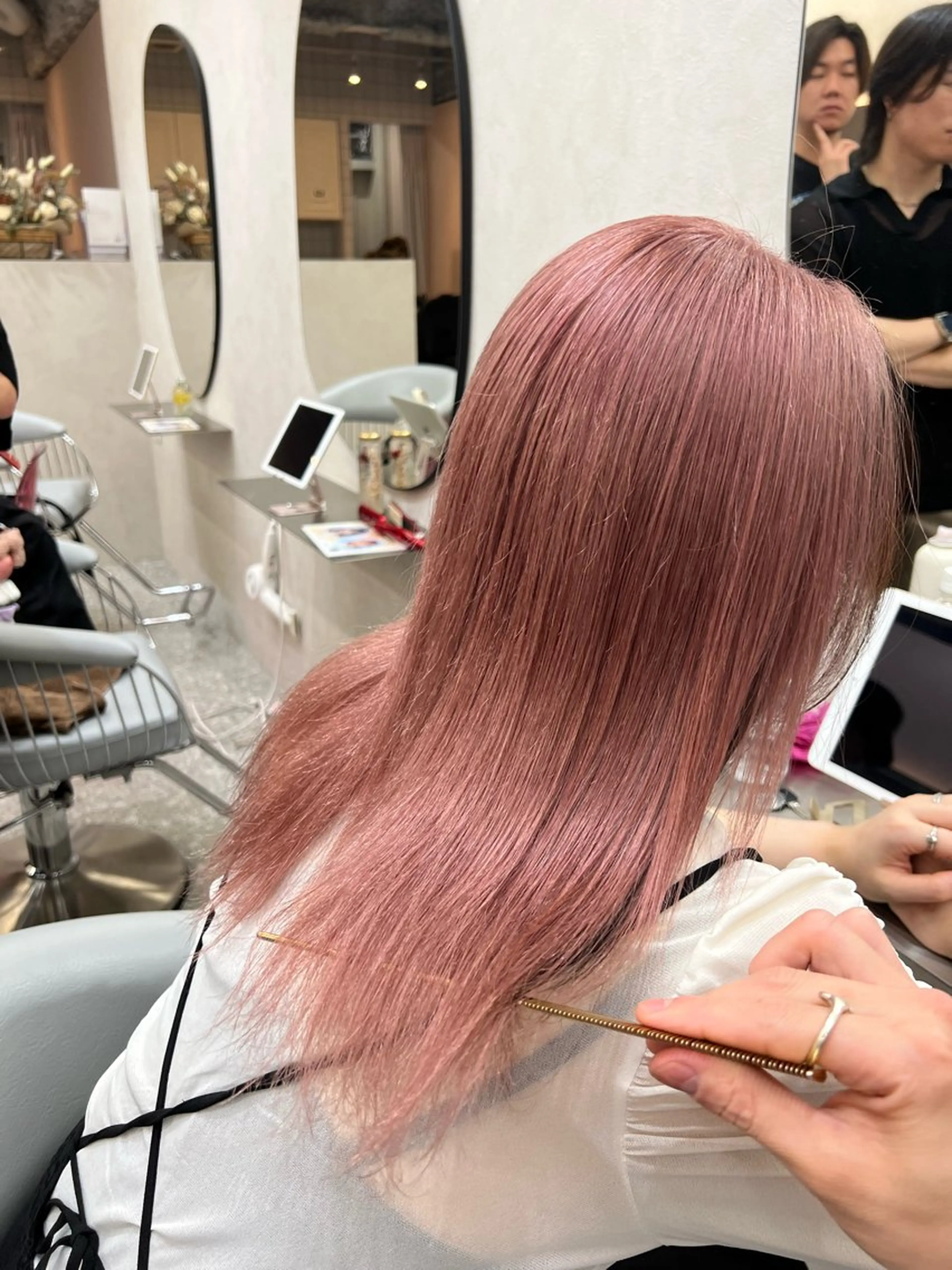 セミロング シールエクステ エクステ 顔周りカット 髪質改善 韓国風ヘア ヘアカラー トリートメント 新宿/韓国レイヤー/ 髪質改善/佐藤航のヘアスタイル