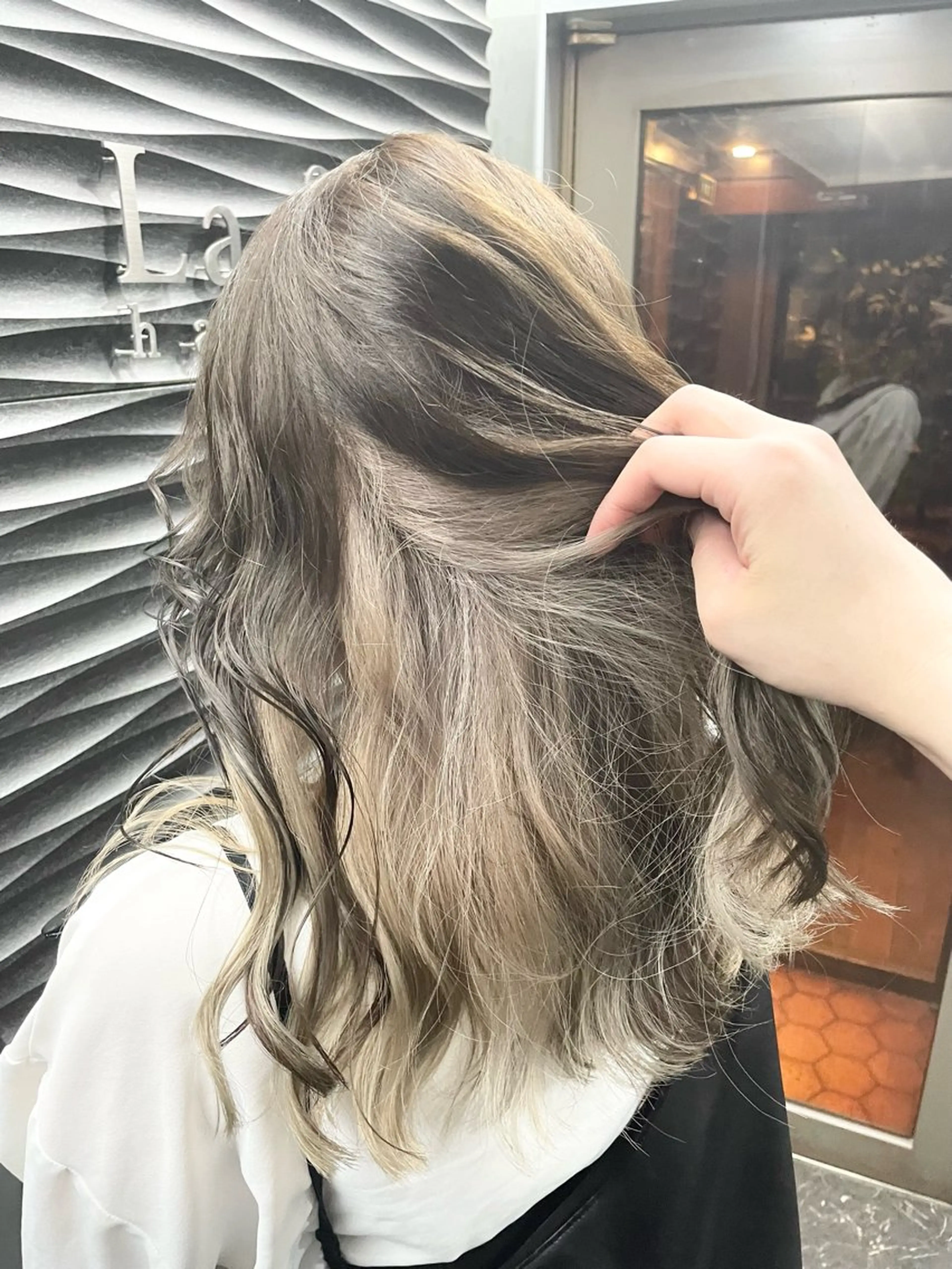 ロング カラー ヘアカラー カラーブリーチ特化 石原勇希のヘアスタイル