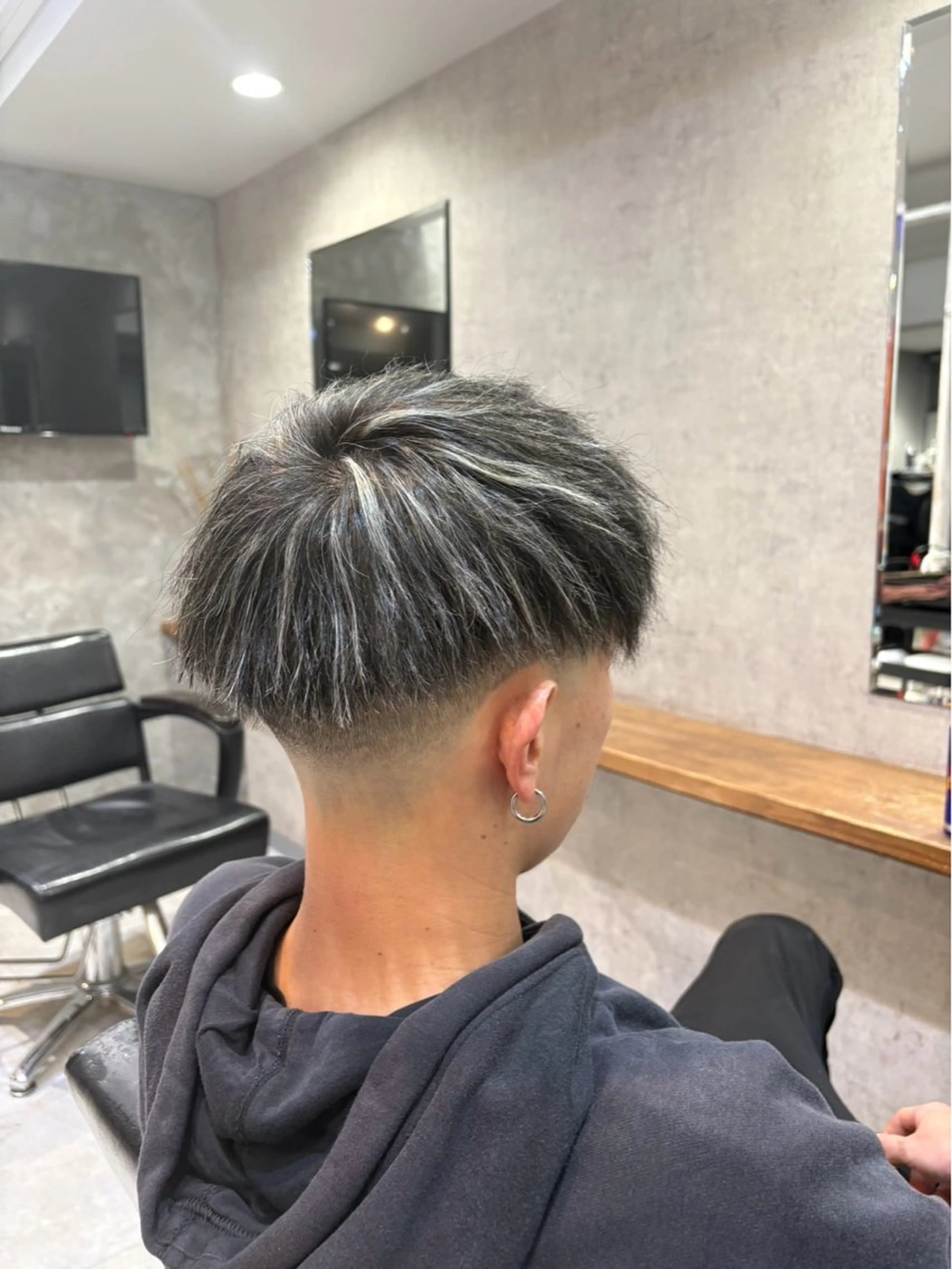 ショート カラー メンズ メンズメッシュ メッシュ シルバー カット ヘアカラー 🐉『メンズ美容師』 吉田龍星🐉のヘアスタイル