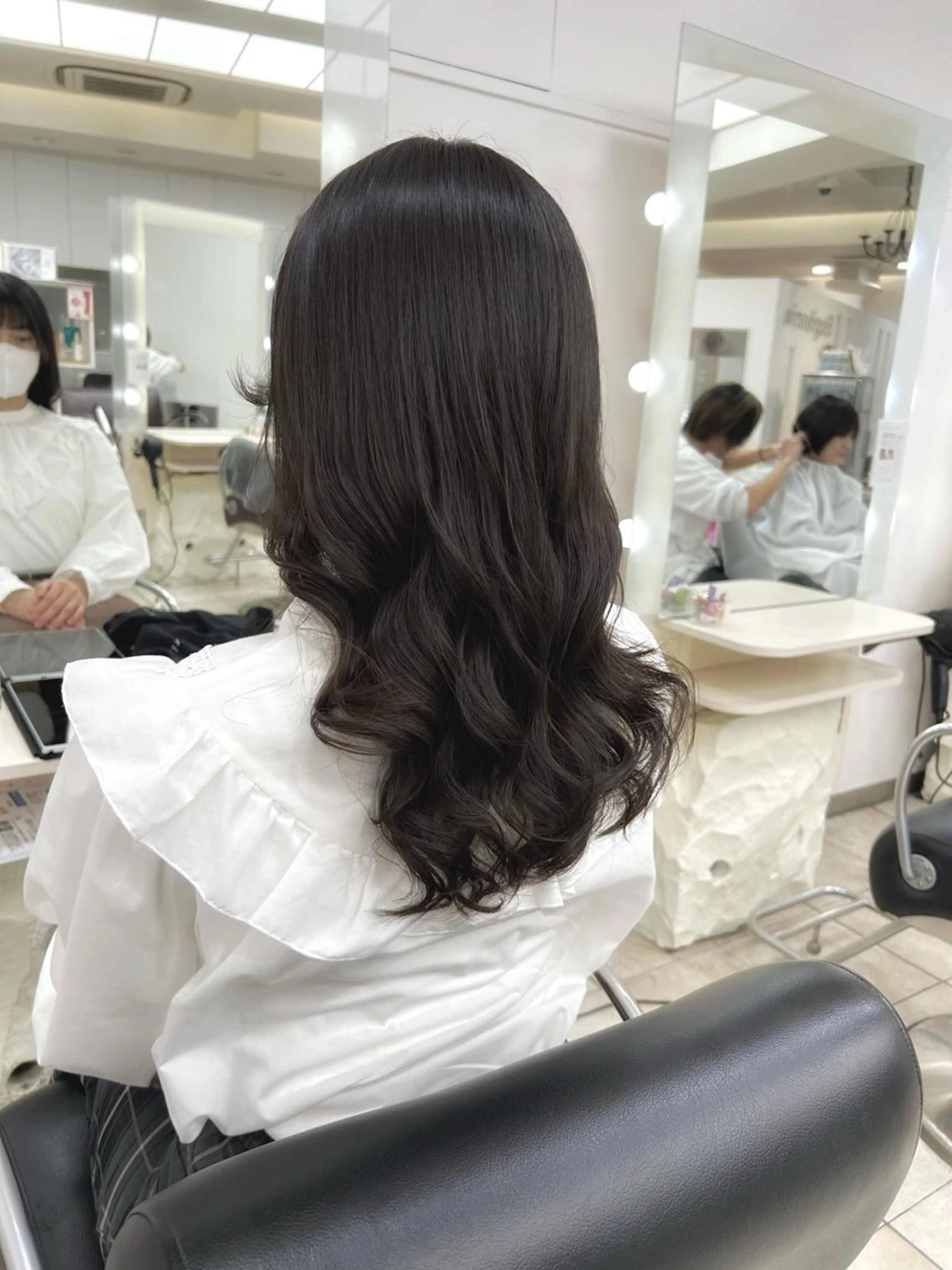セミロング パーマ コテ巻き風パーマ💛 池袋のヘアスタイル