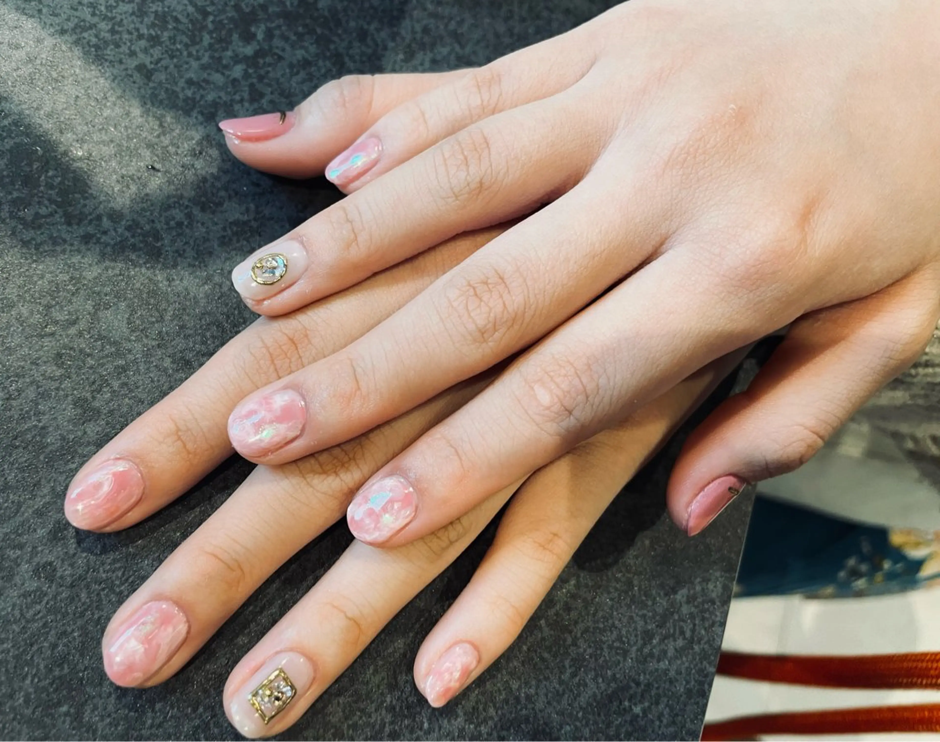 ニュアンスネイル💅２本デザイン　豊富なカラーからお選びいただけます🙆‍♂️の写真