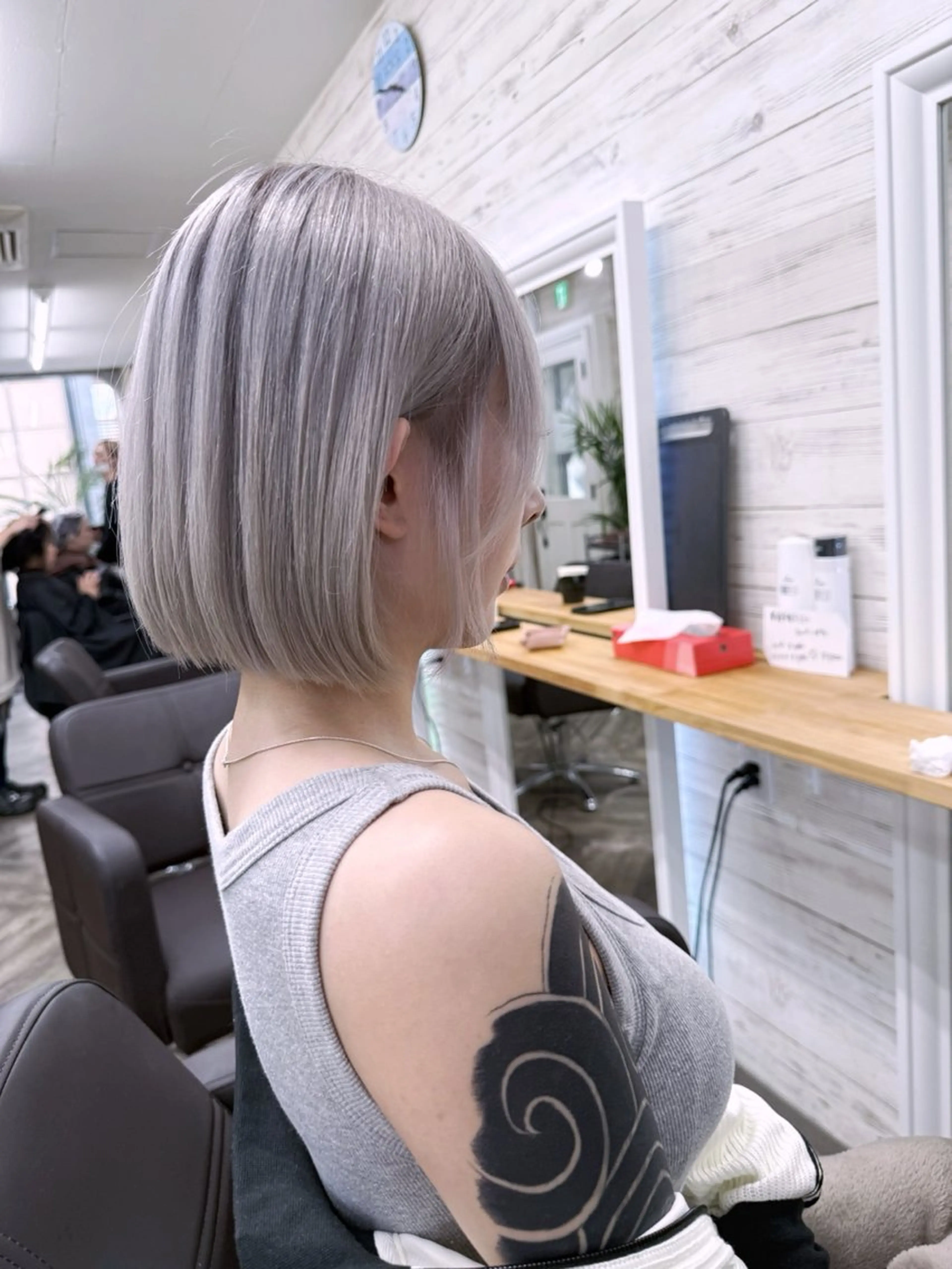 ミディアム カラー ブリーチ グレージュ ボブ カット ヘアカラー 北沢 隆のヘアスタイル