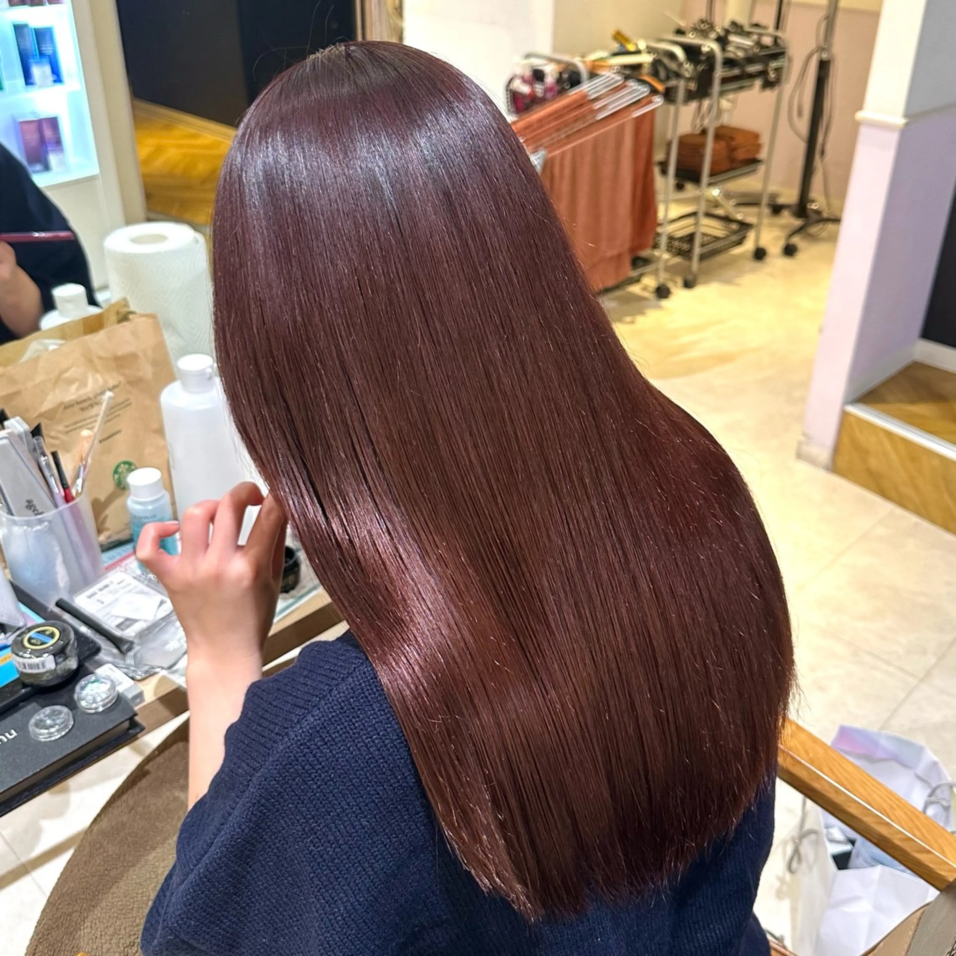 セミロング 小西冬馬  髪質改善 縮毛矯正 艶カラーのヘアスタイル