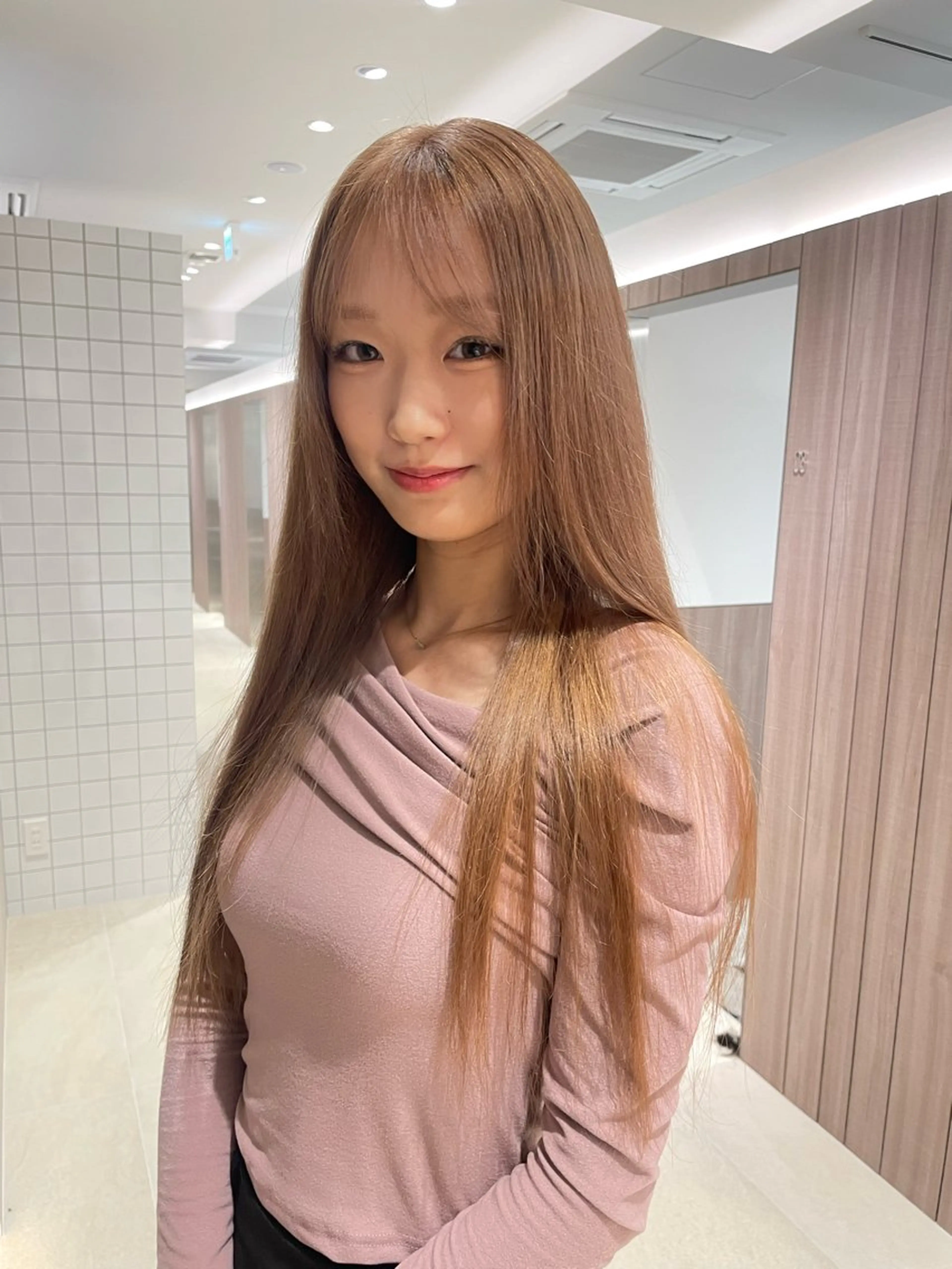 ロング カラー ヘアアレンジ アッシュ ベージュカラー ブリーチ ブラウンカラー ケアブリーチ カット ヘアカラー トリートメント ヘアセット SALOWIN原宿ash店所属・理想のハイトーンへ 🌙サイダサキのヘアスタイル