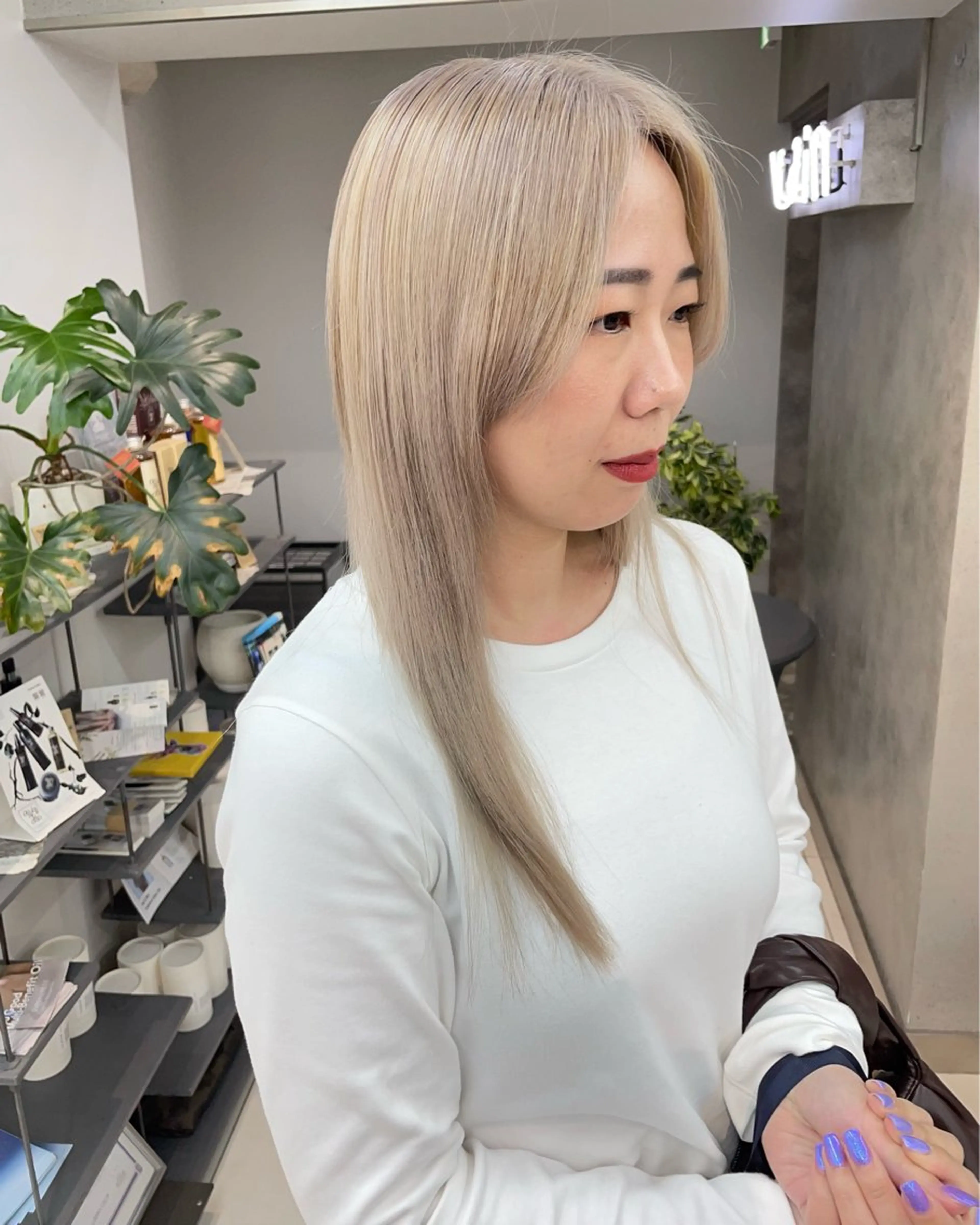 ミディアム カラー ヘアアレンジ ボブ/透明感ベージュ 🫧クルミ🌟のヘアスタイル