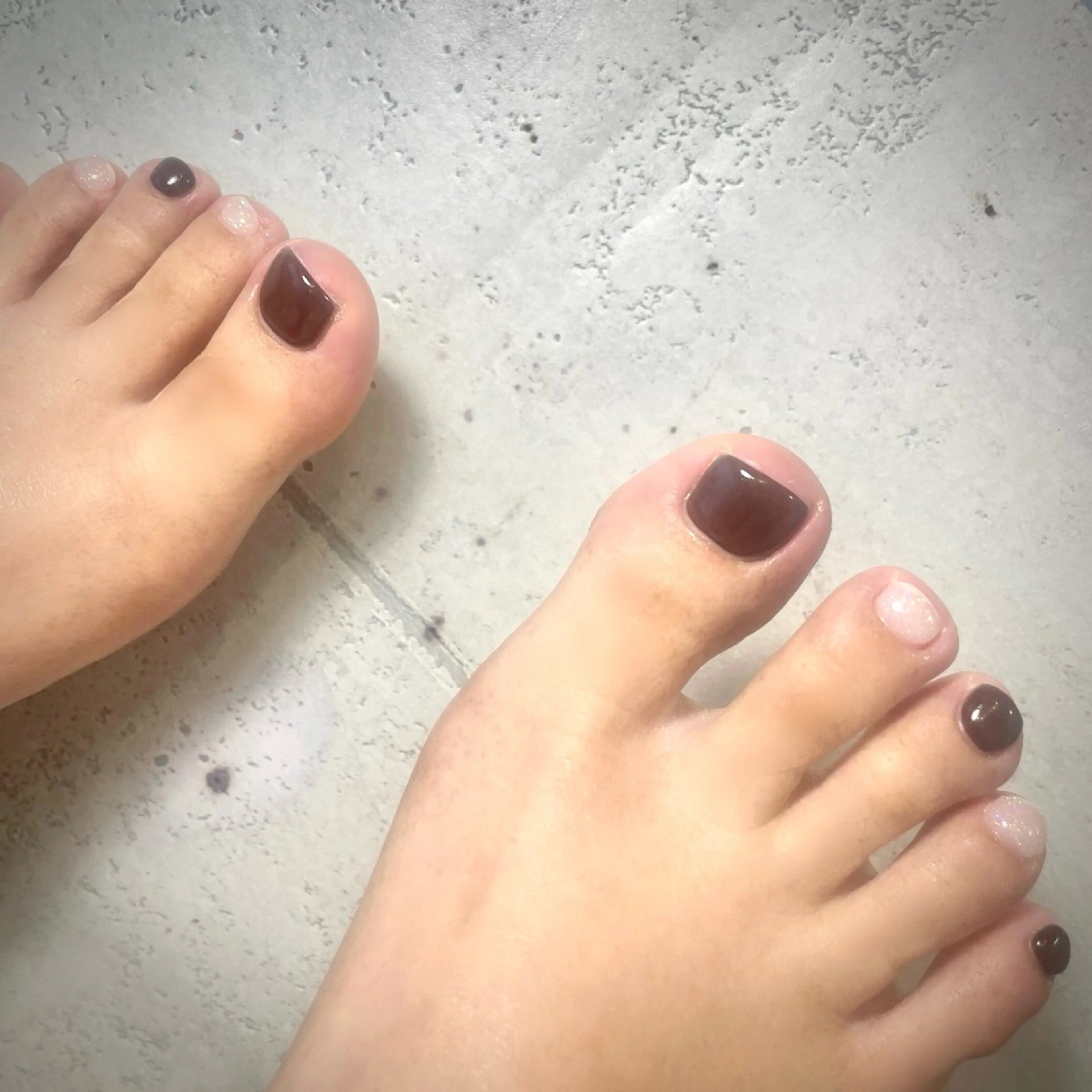 ネイル ボルドー フットネイル ラメ(グリッター) ホワイト フットネイル K Harukaのネイルデザイン