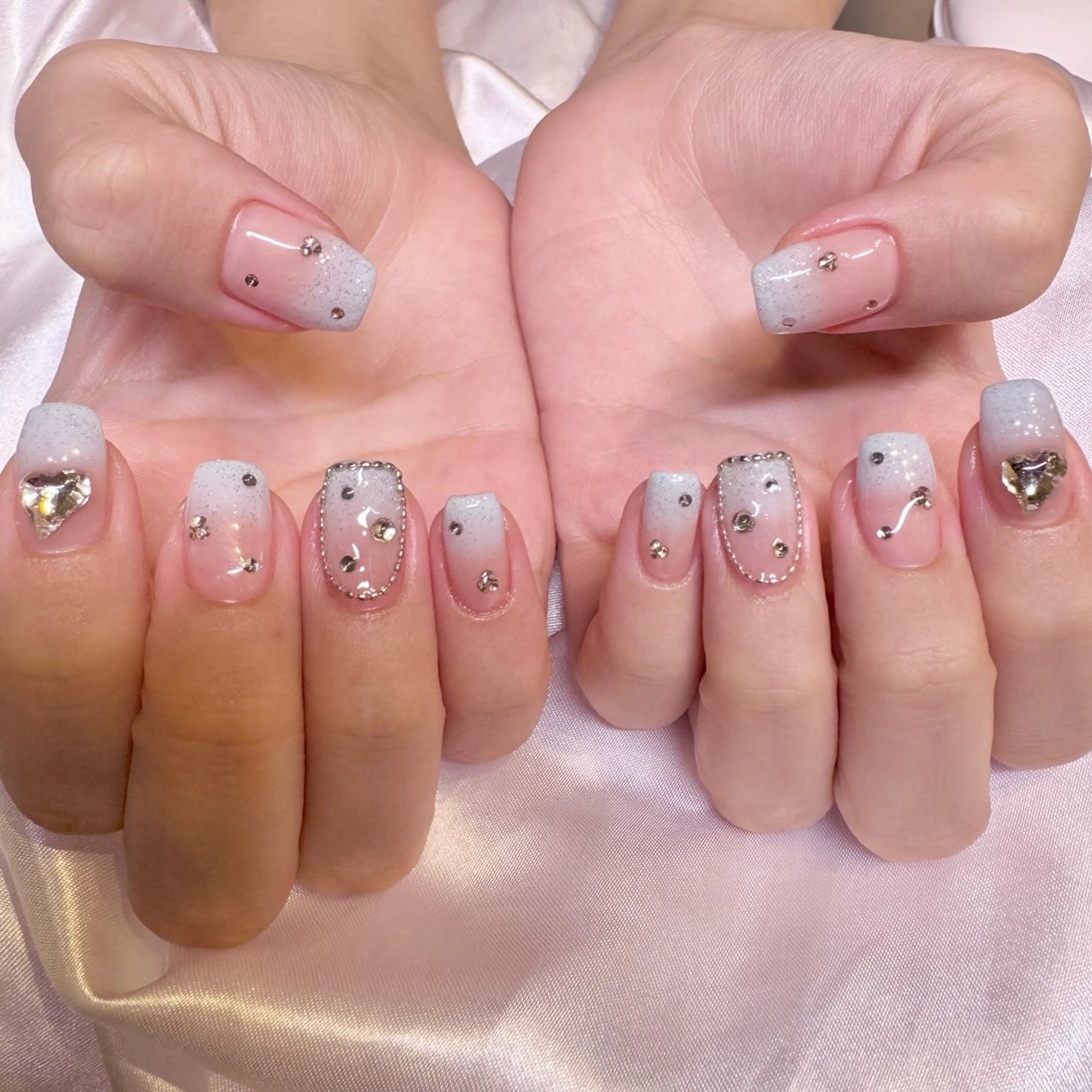 ネイル キラキラネイル ハンドネイル nail salon e'mu💐のネイルデザイン