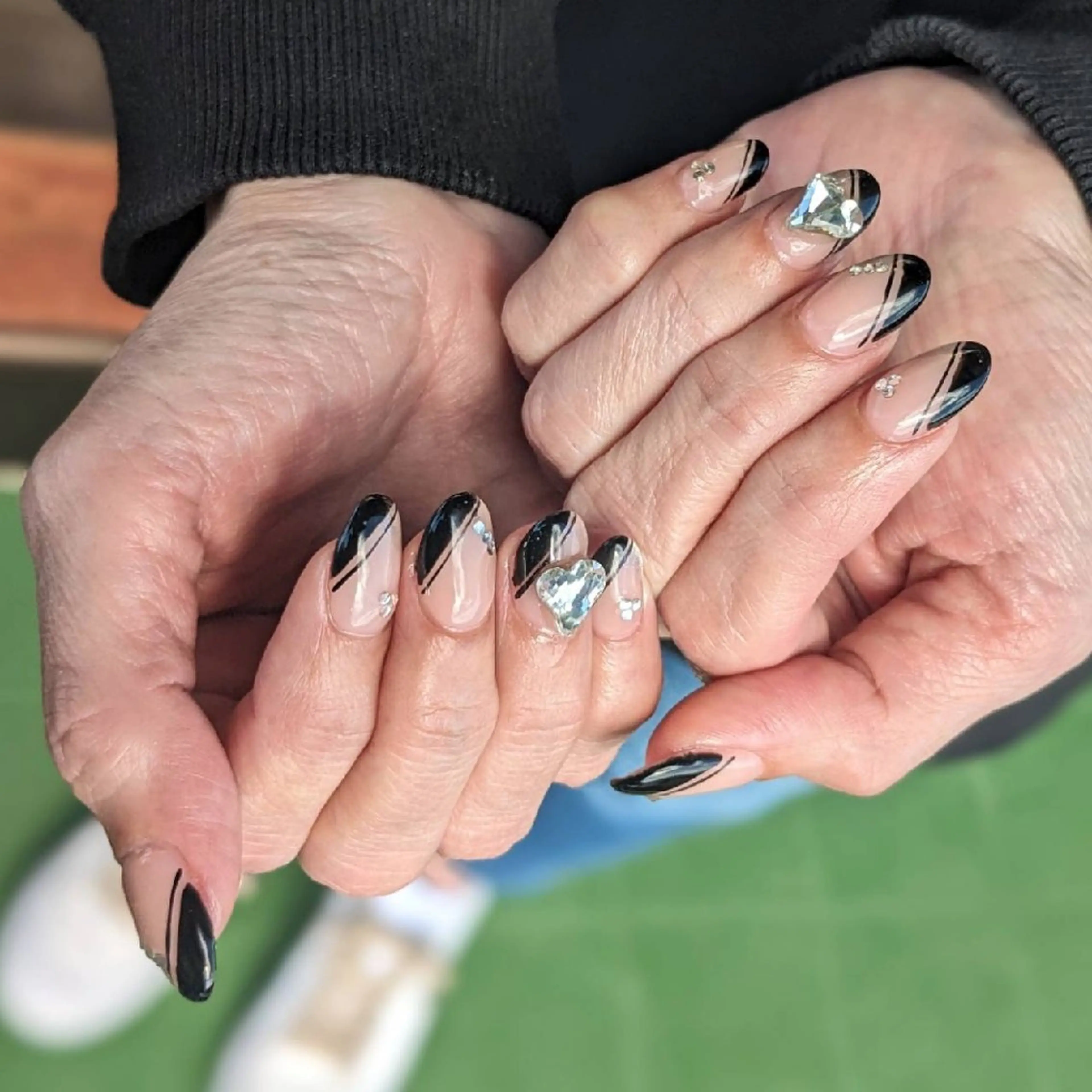 ネイル マグネットネイル シルバー ハンドネイル ネイルサロンベルティ .keikoのネイルデザイン