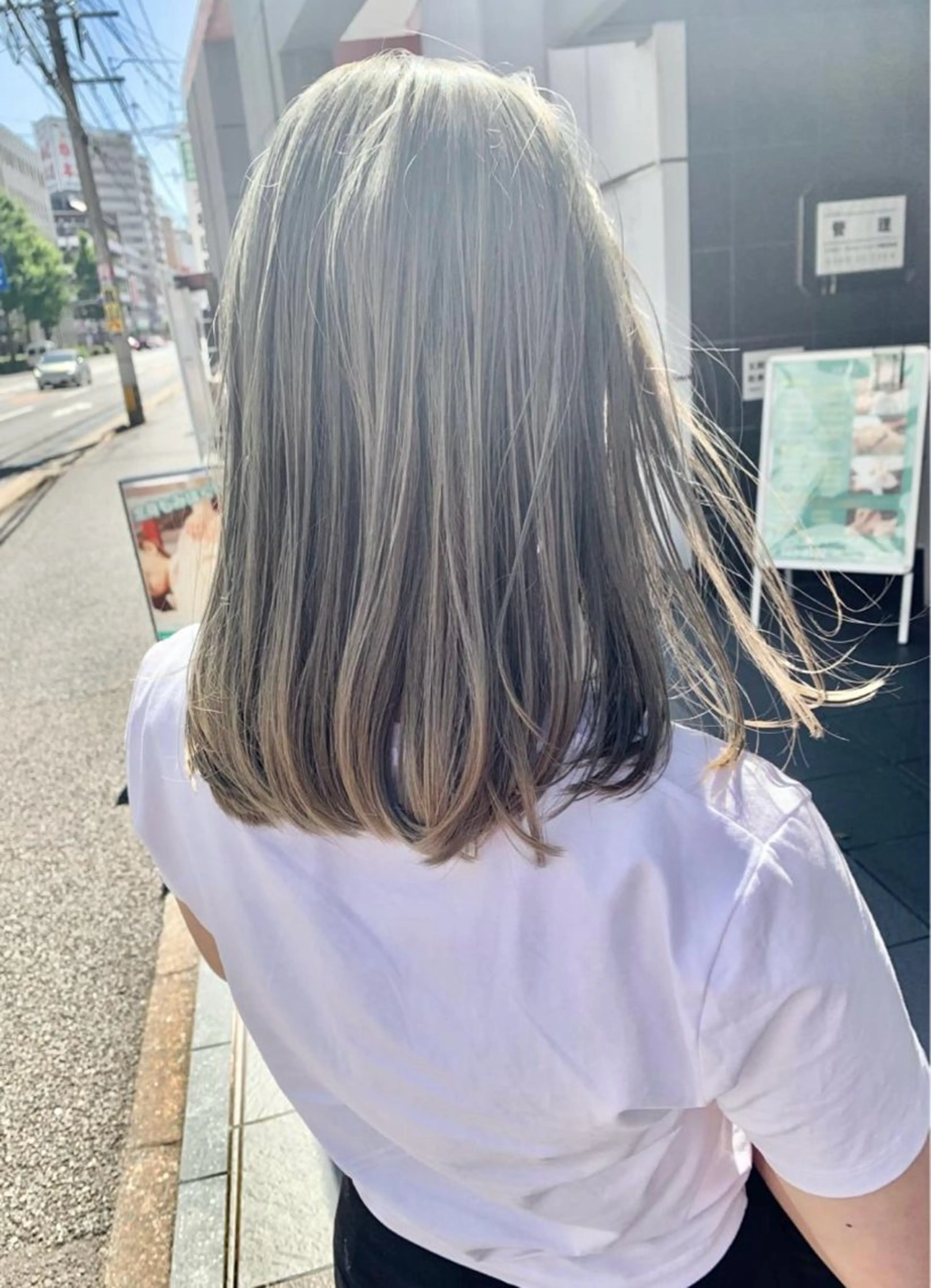 ミディアム カット ヘアカラー hoNua. 栄/透明感カラーのヘアスタイル