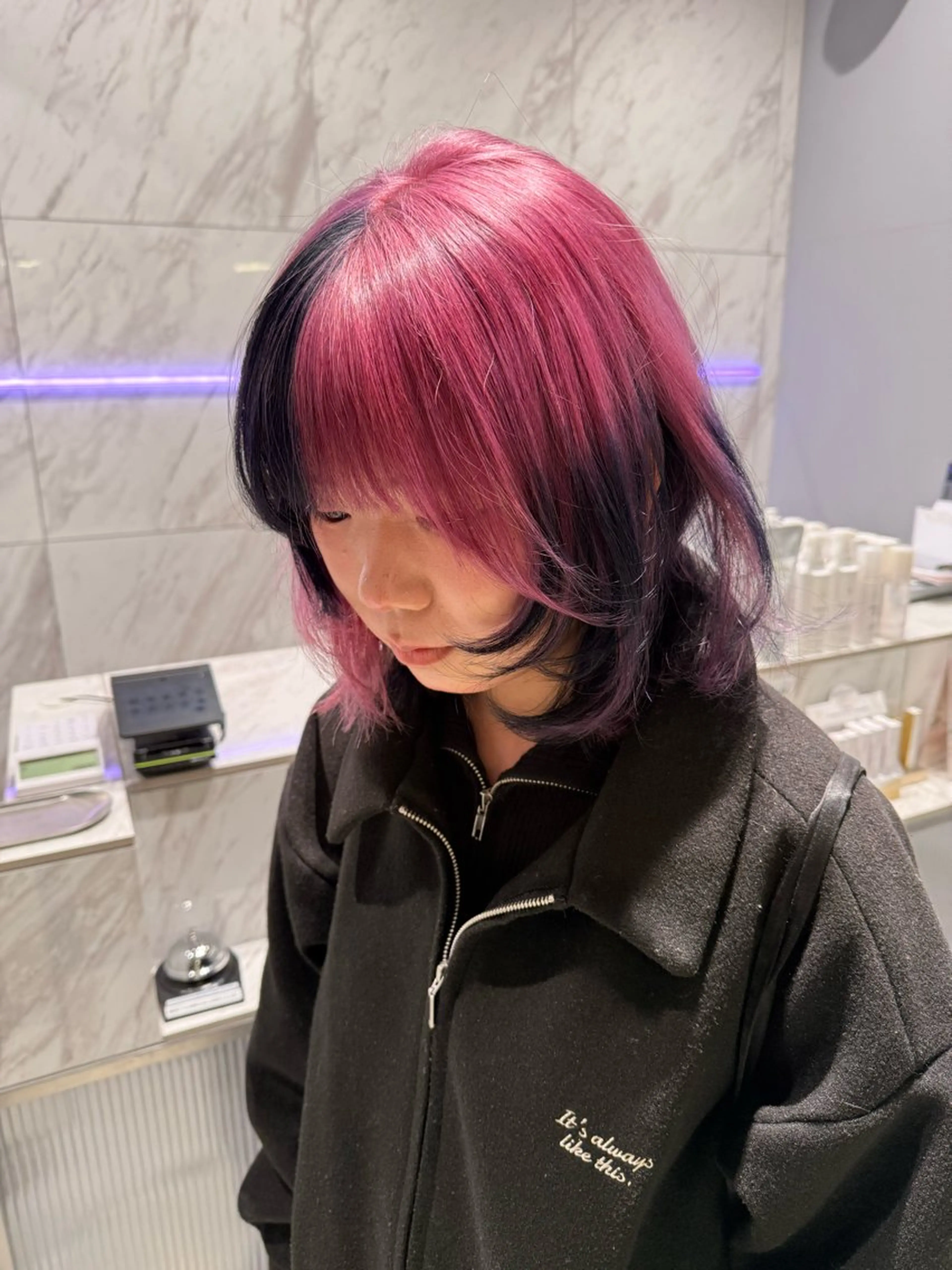 ミディアム カラー カット ヘアカラー トリートメント ハイトーンレイヤー 顔まわりSOTAのヘアスタイル