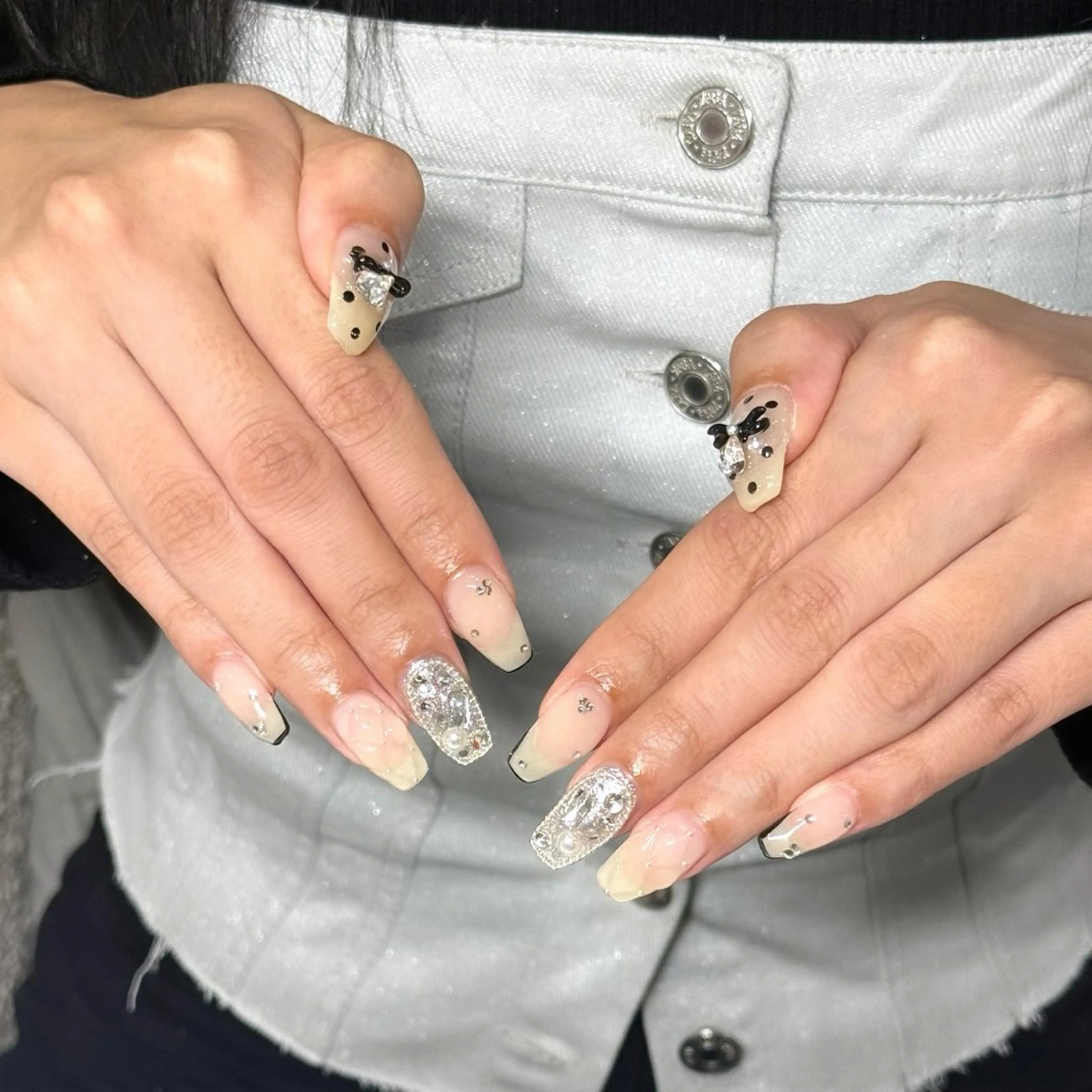 ネイル 𝘉𝘢𝘣𝘦𝘭 𝘜𝘮𝘪のネイルデザイン