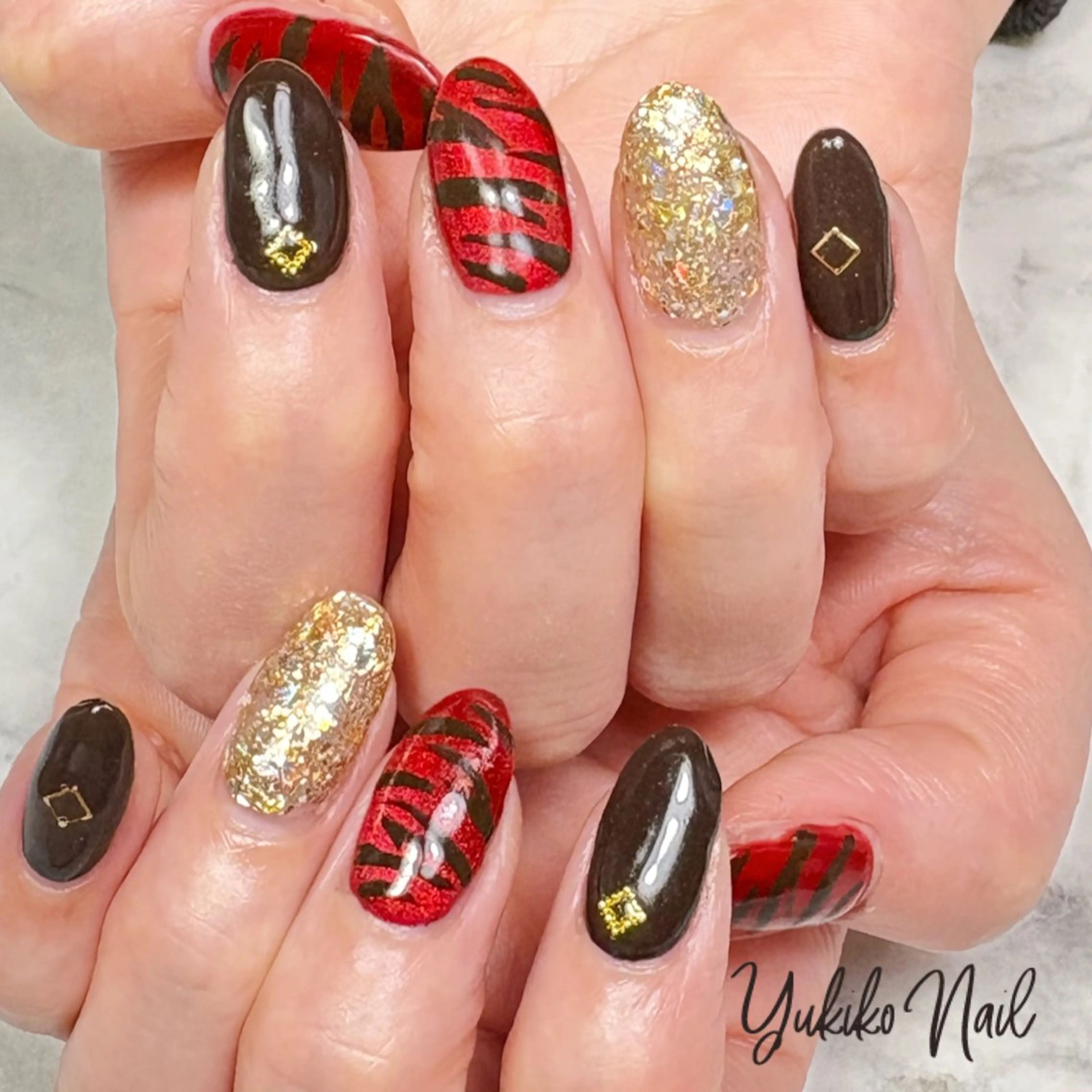 ネイル アニマル柄 マグネットネイル 赤色 ハンドネイル ユキコ ネイルのネイルデザイン