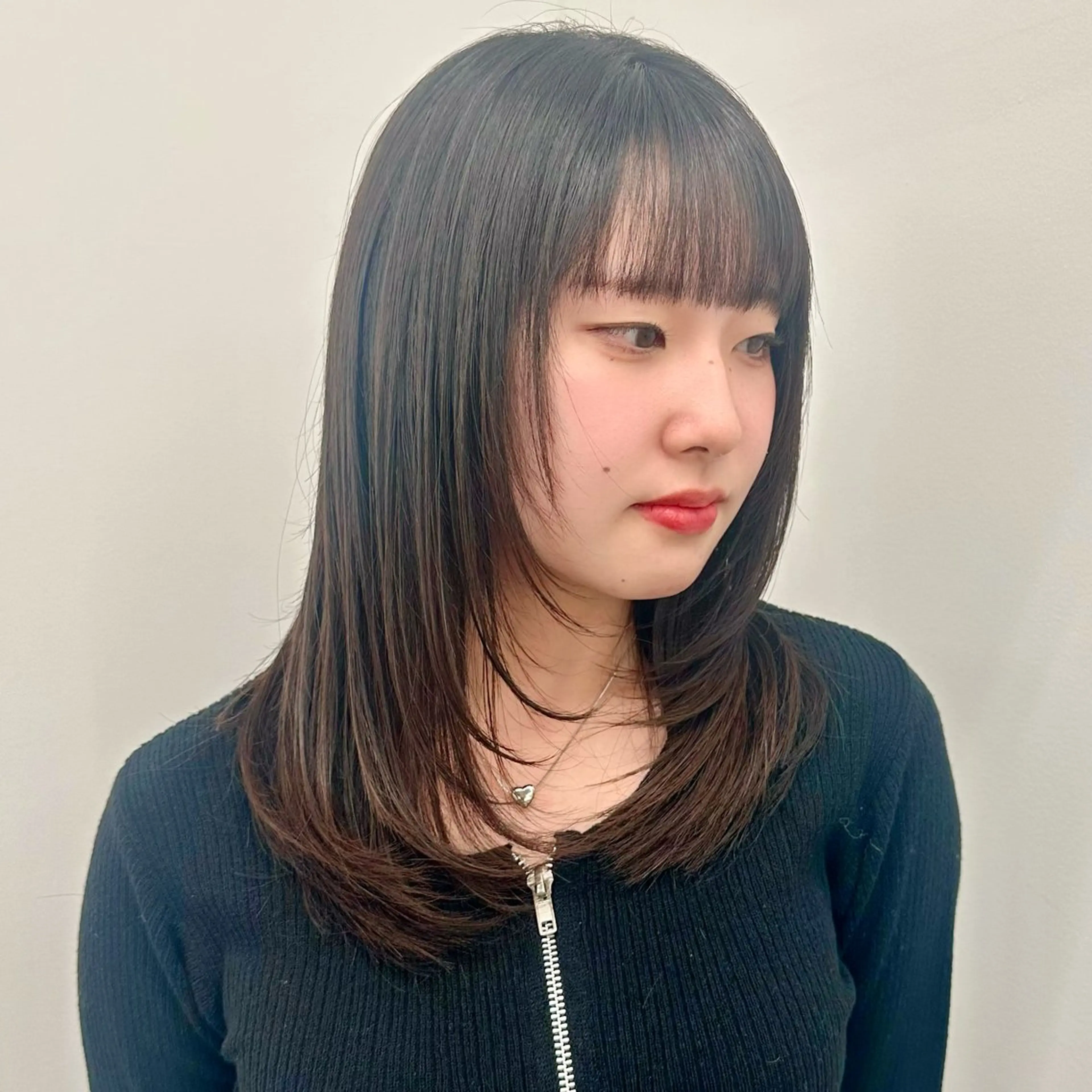 ミディアム カラー カット ヘアカラー トリートメント ブリーチなし/レイヤ ー特化🌈Tommyのヘアスタイル