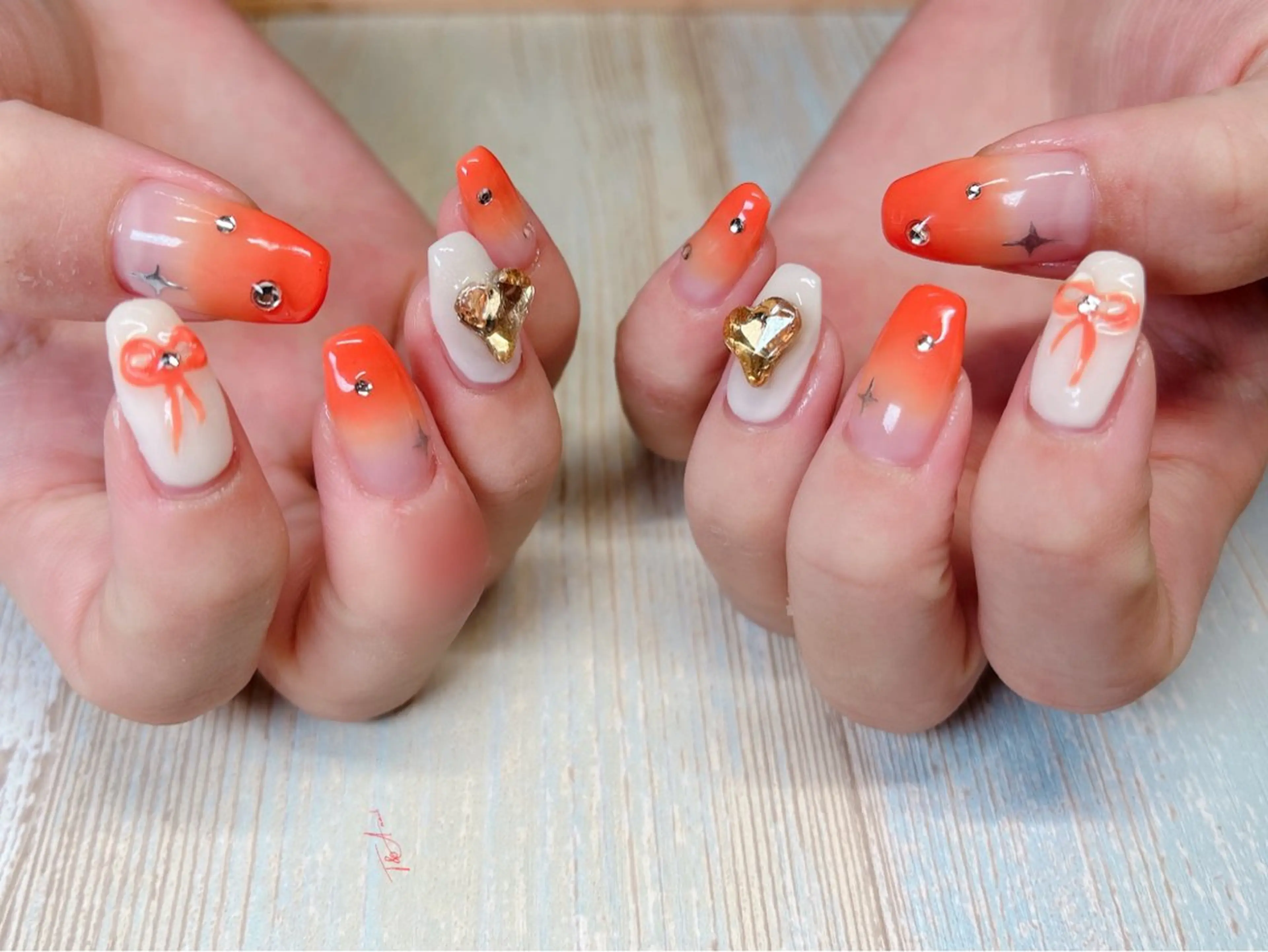 ネイル 長さ出し ジェルネイル グラデーション ハート オレンジ ハンドネイル T&A nailのネイルデザイン